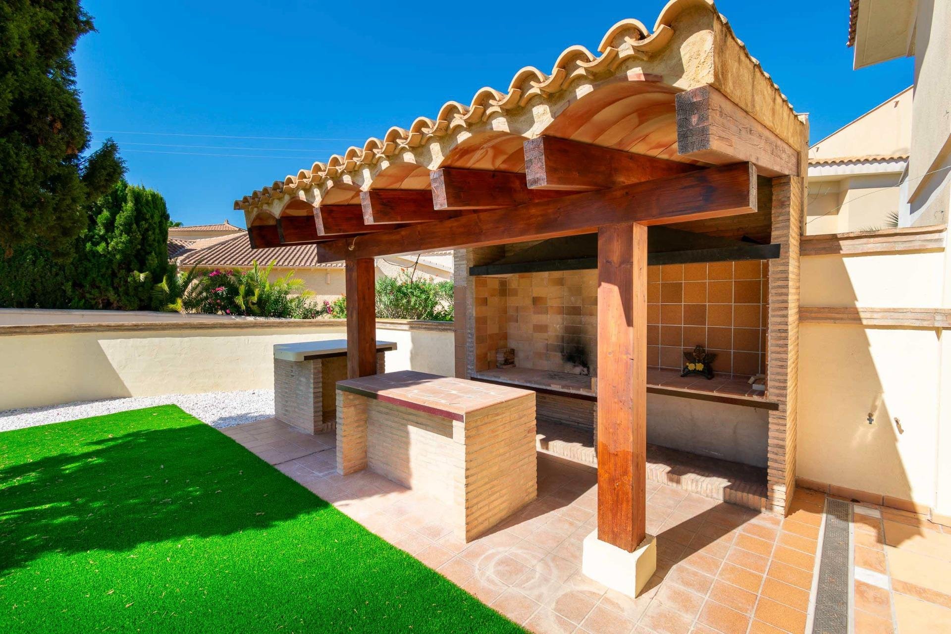 Resale - Villa -
Alfas del Pí - Costa Blanca