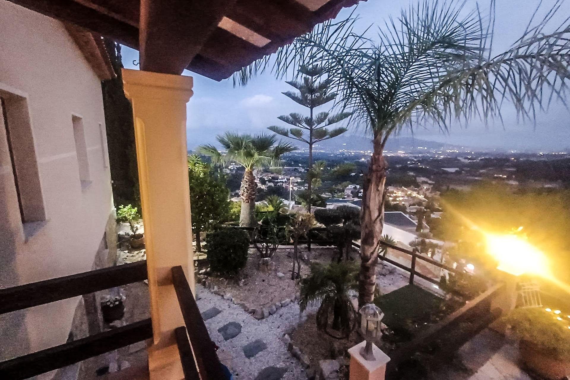 Resale - Villa -
Alfas del Pí - Costa Blanca