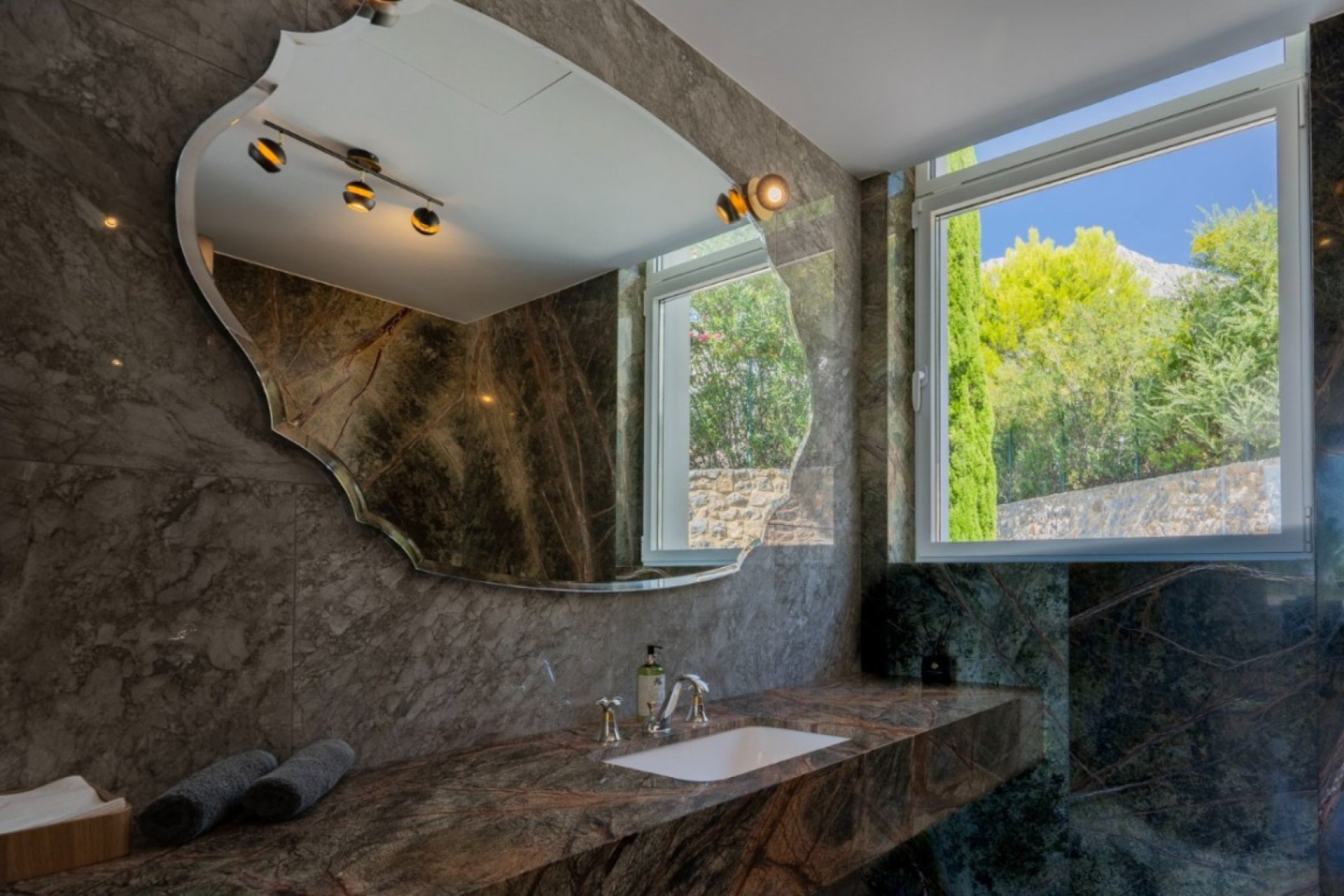 Resale - Villa -
Altea - Costa Blanca