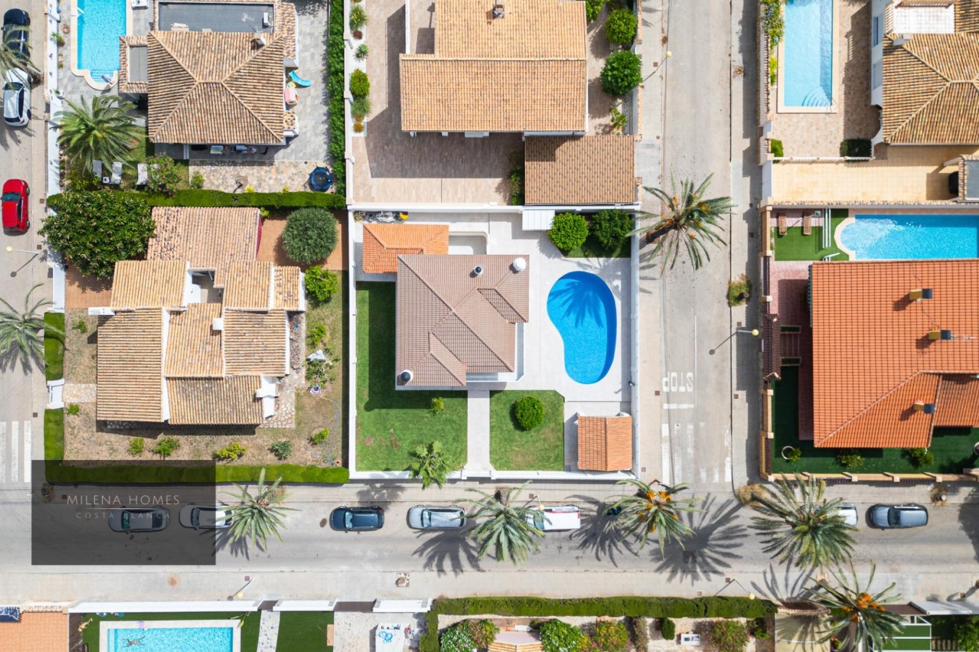 Resale - Villa -
Cabo Roig