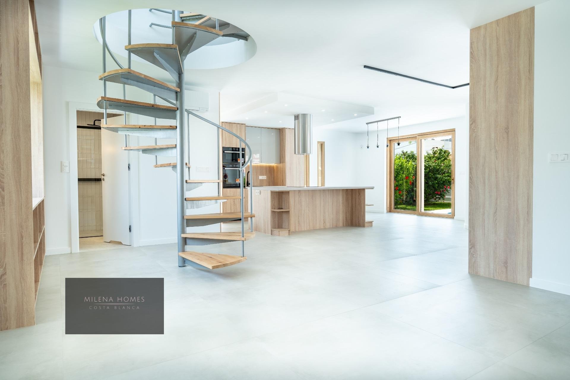 Resale - Villa -
Cabo Roig