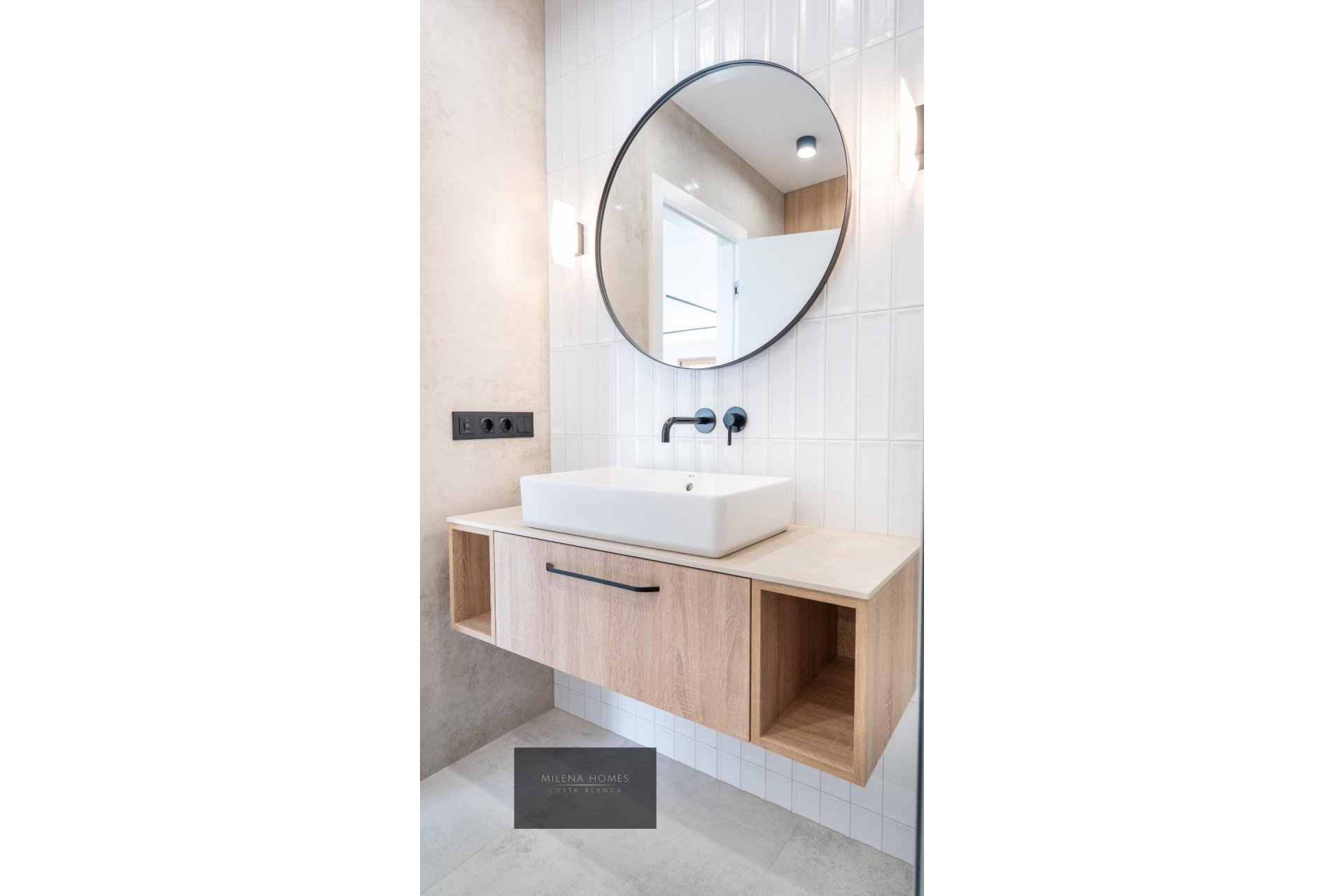 Resale - Villa -
Cabo Roig