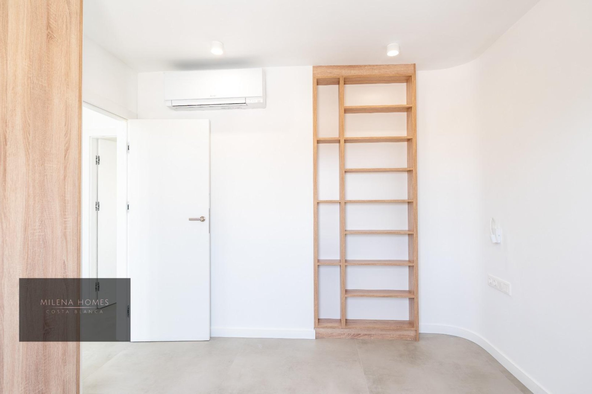 Resale - Villa -
Cabo Roig