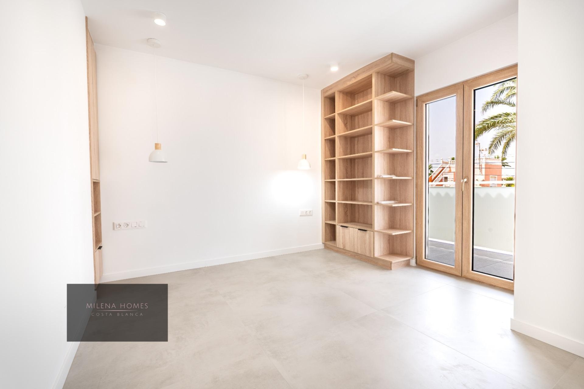 Resale - Villa -
Cabo Roig