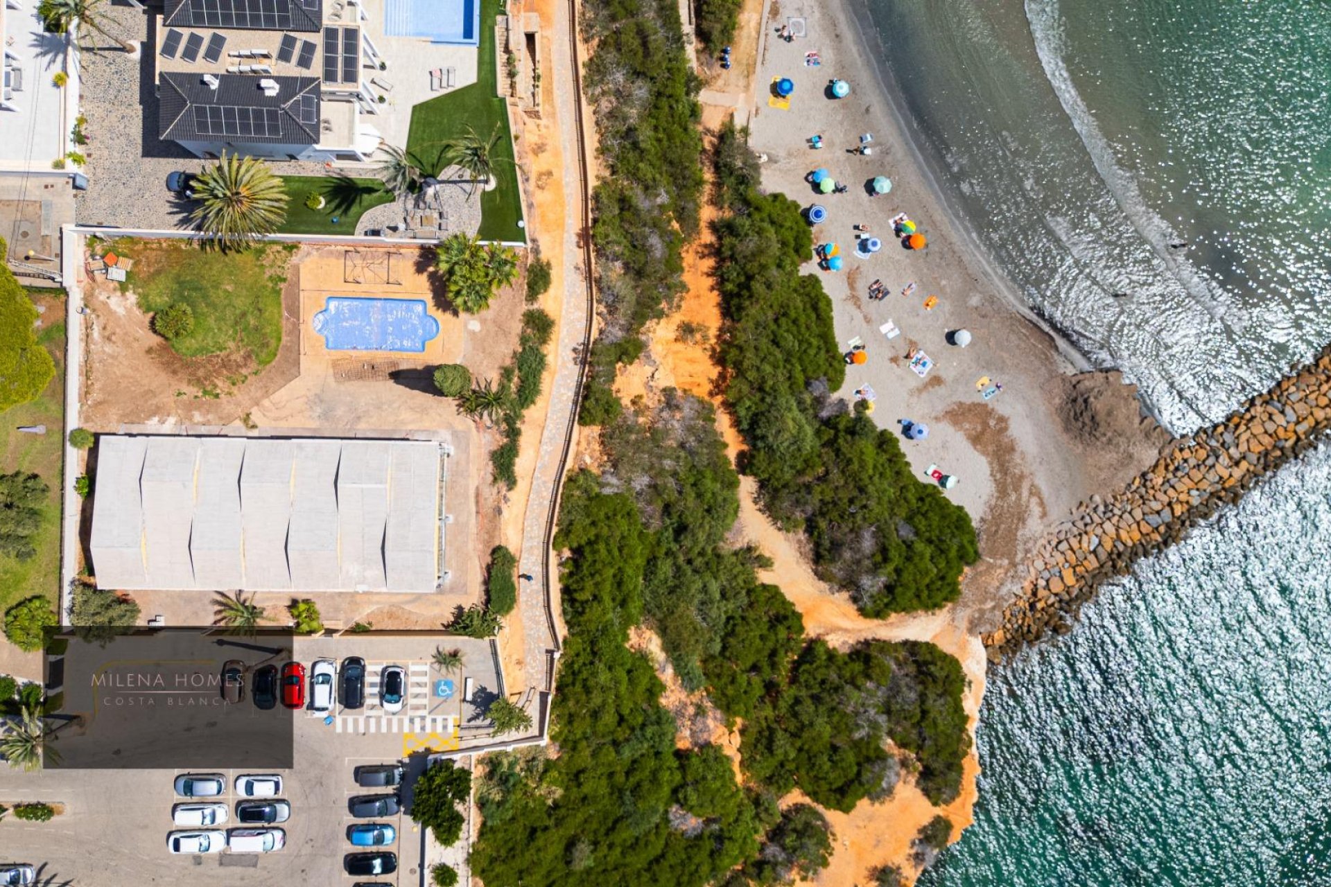 Resale - Villa -
Cabo Roig