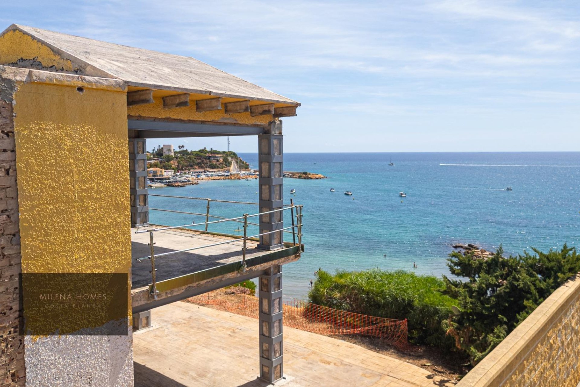 Resale - Villa -
Cabo Roig