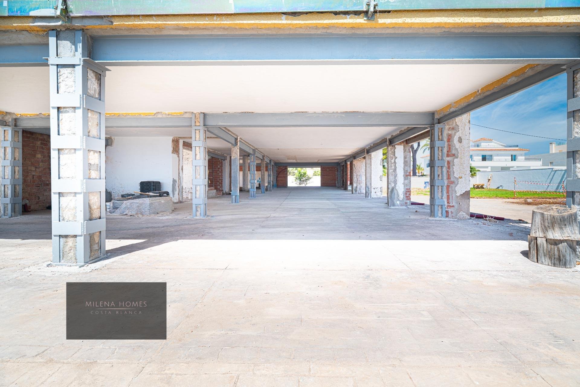 Resale - Villa -
Cabo Roig