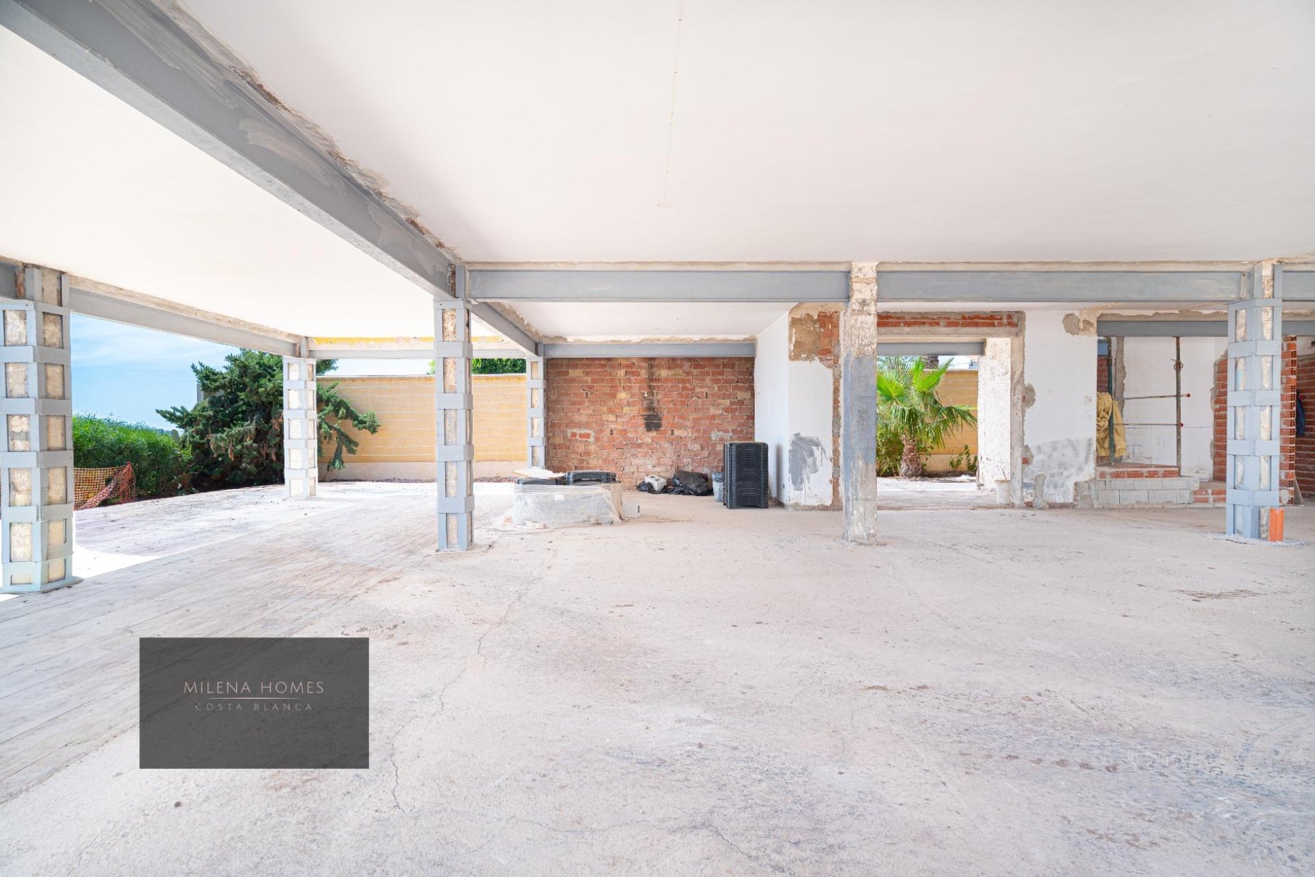 Resale - Villa -
Cabo Roig