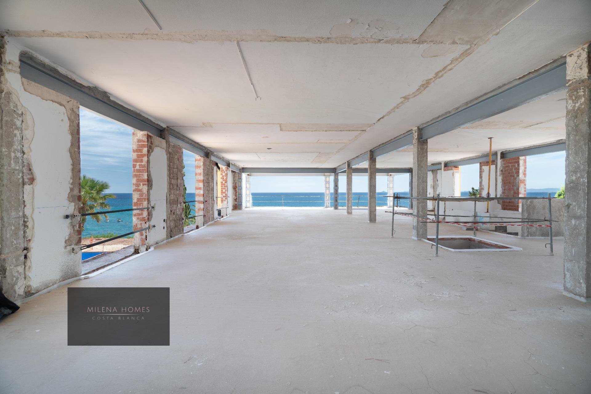 Resale - Villa -
Cabo Roig