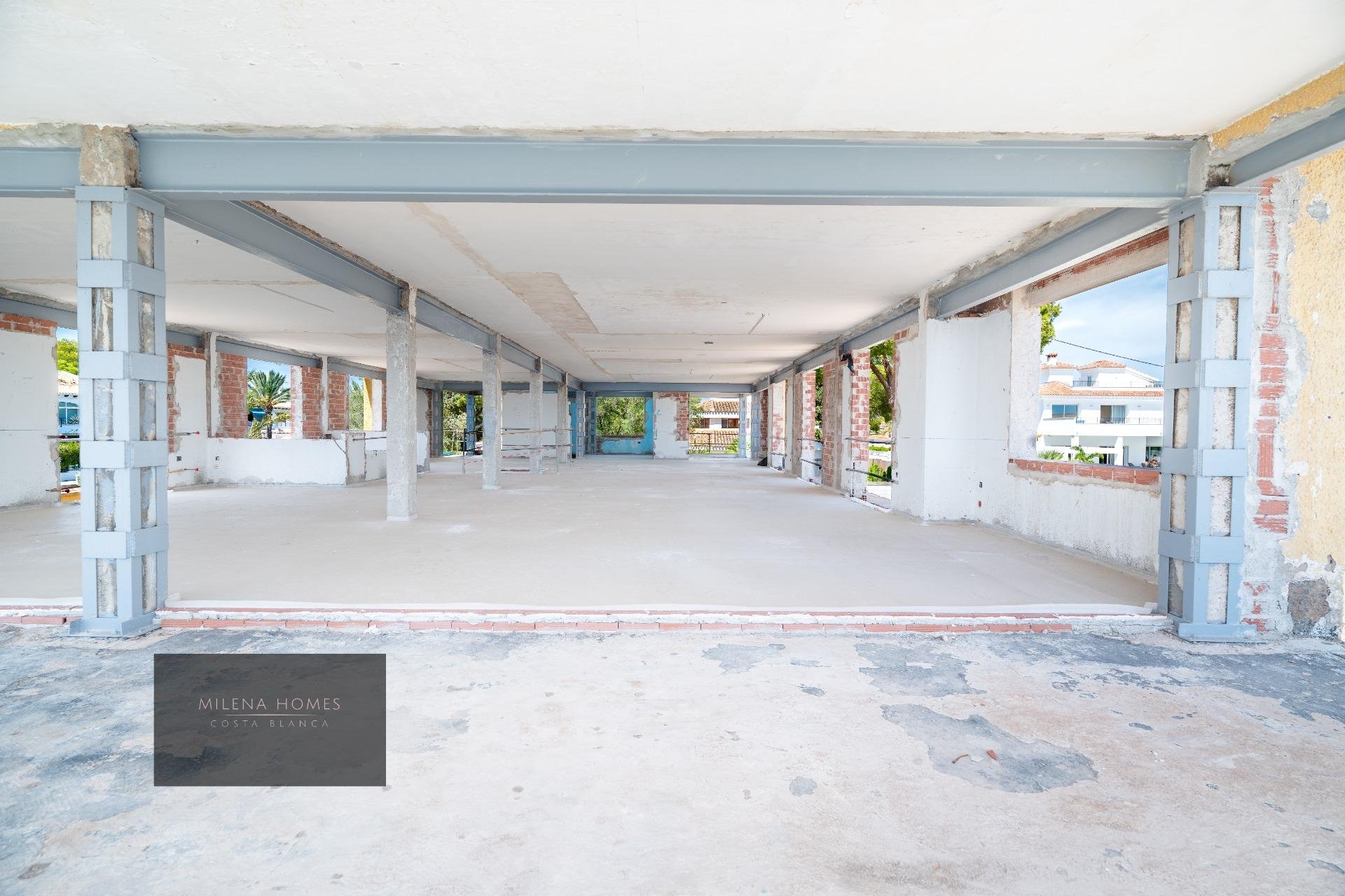 Resale - Villa -
Cabo Roig