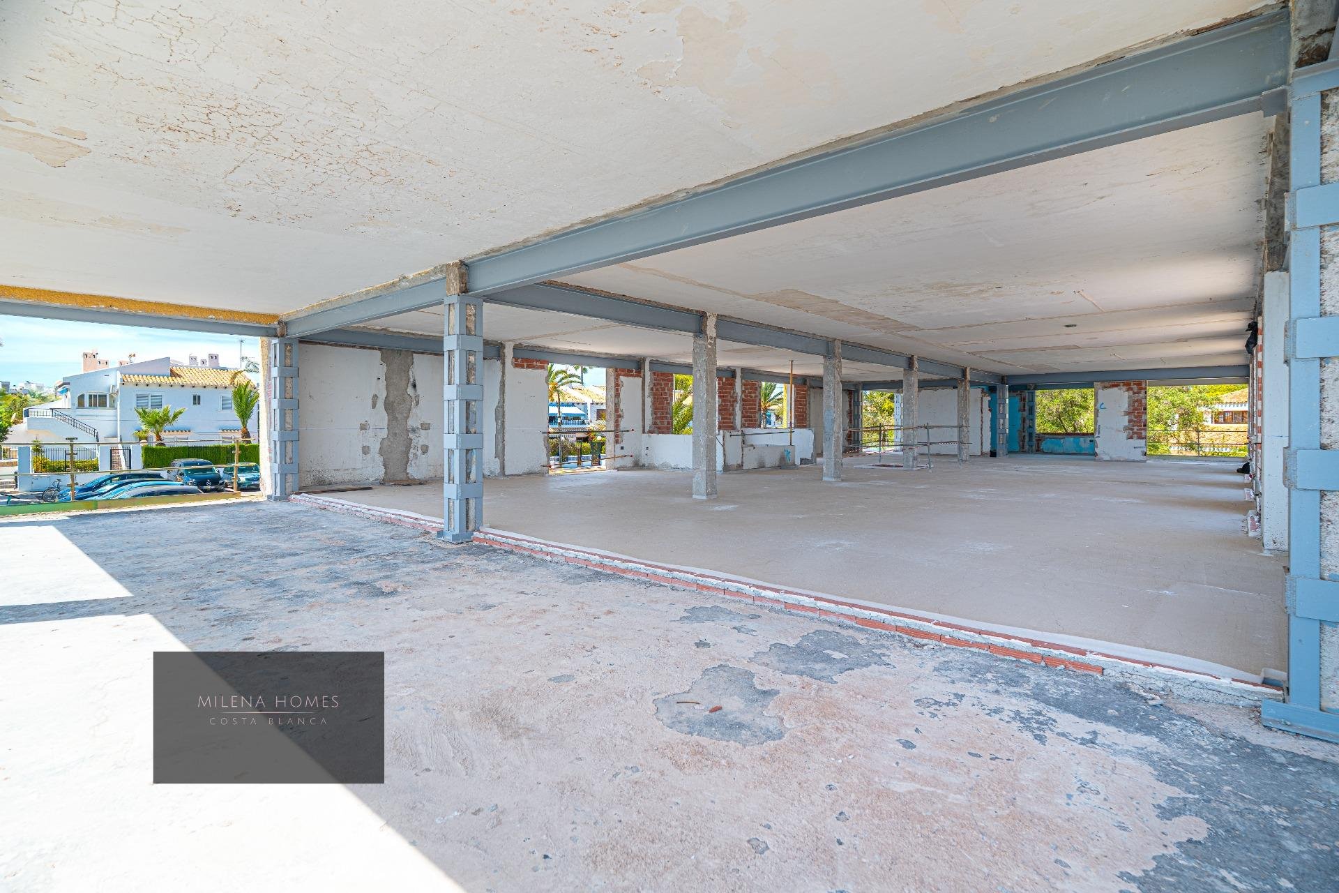 Resale - Villa -
Cabo Roig