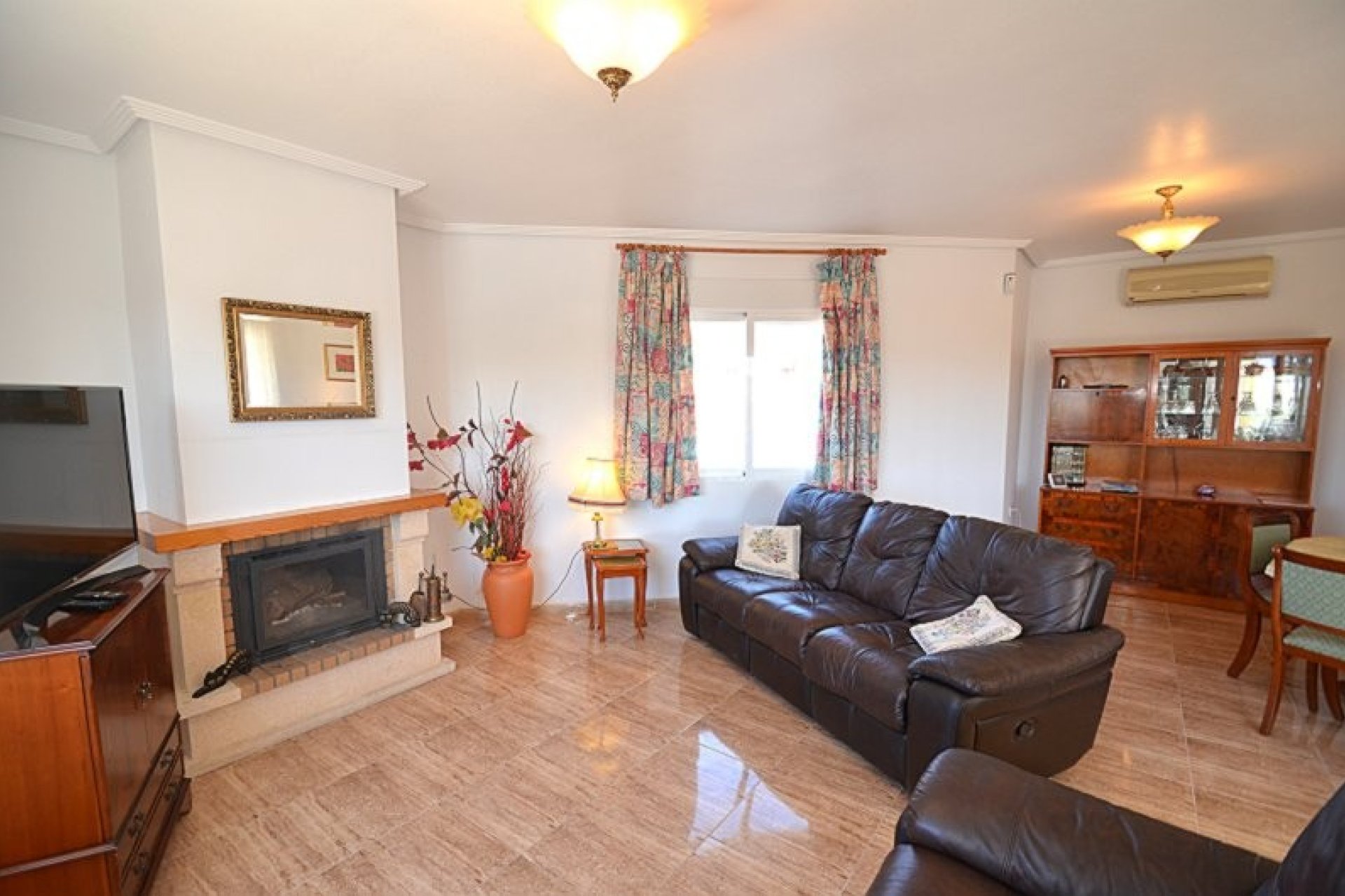 Resale - Villa -
Campos del Río - Inland