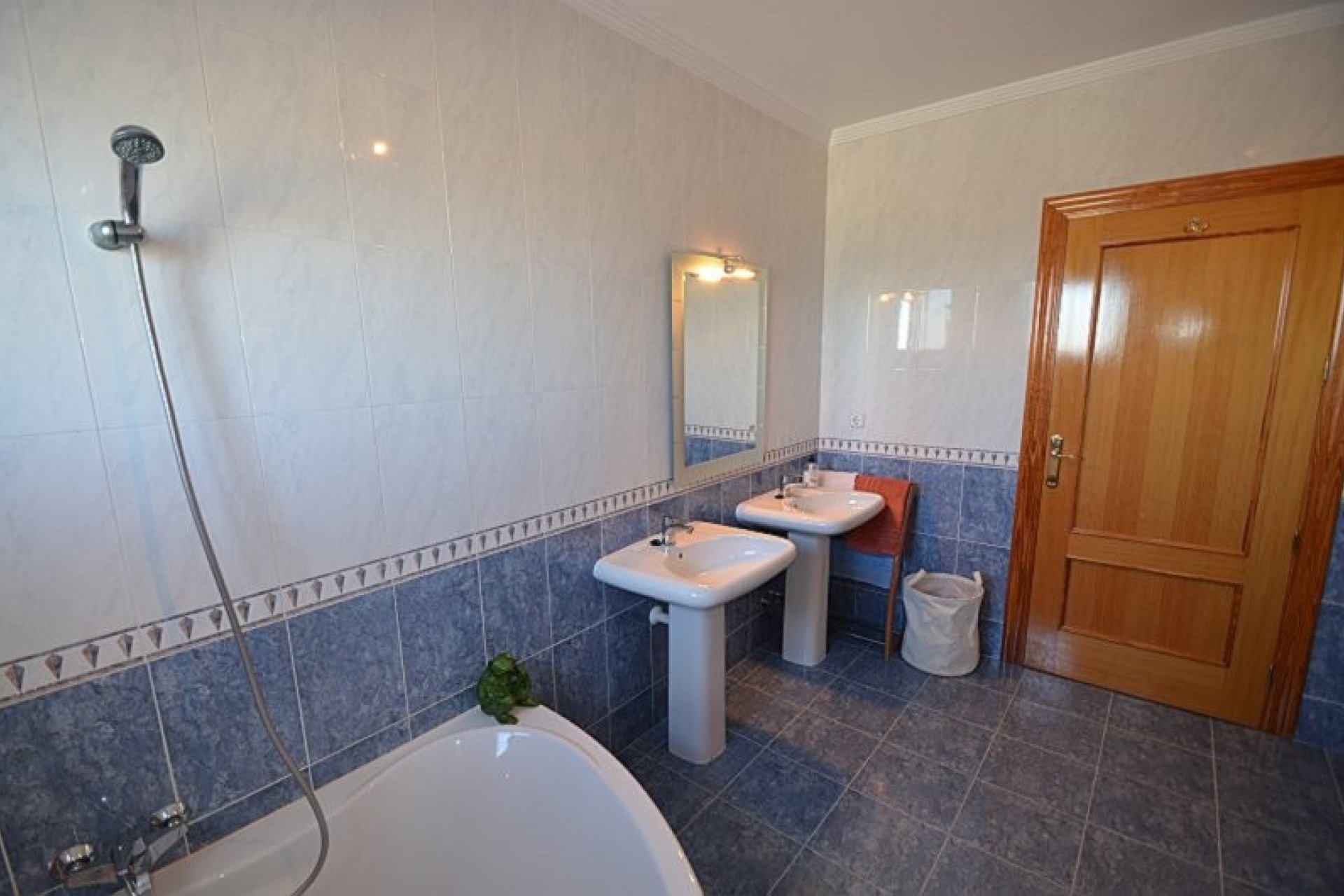 Resale - Villa -
Campos del Río - Inland
