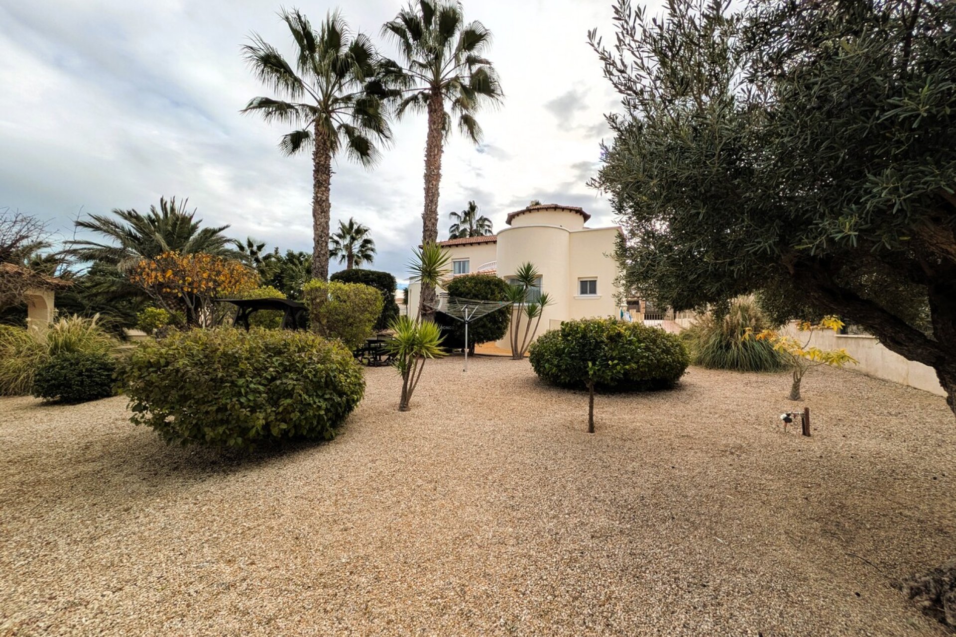 Resale - Villa -
Campos del Río