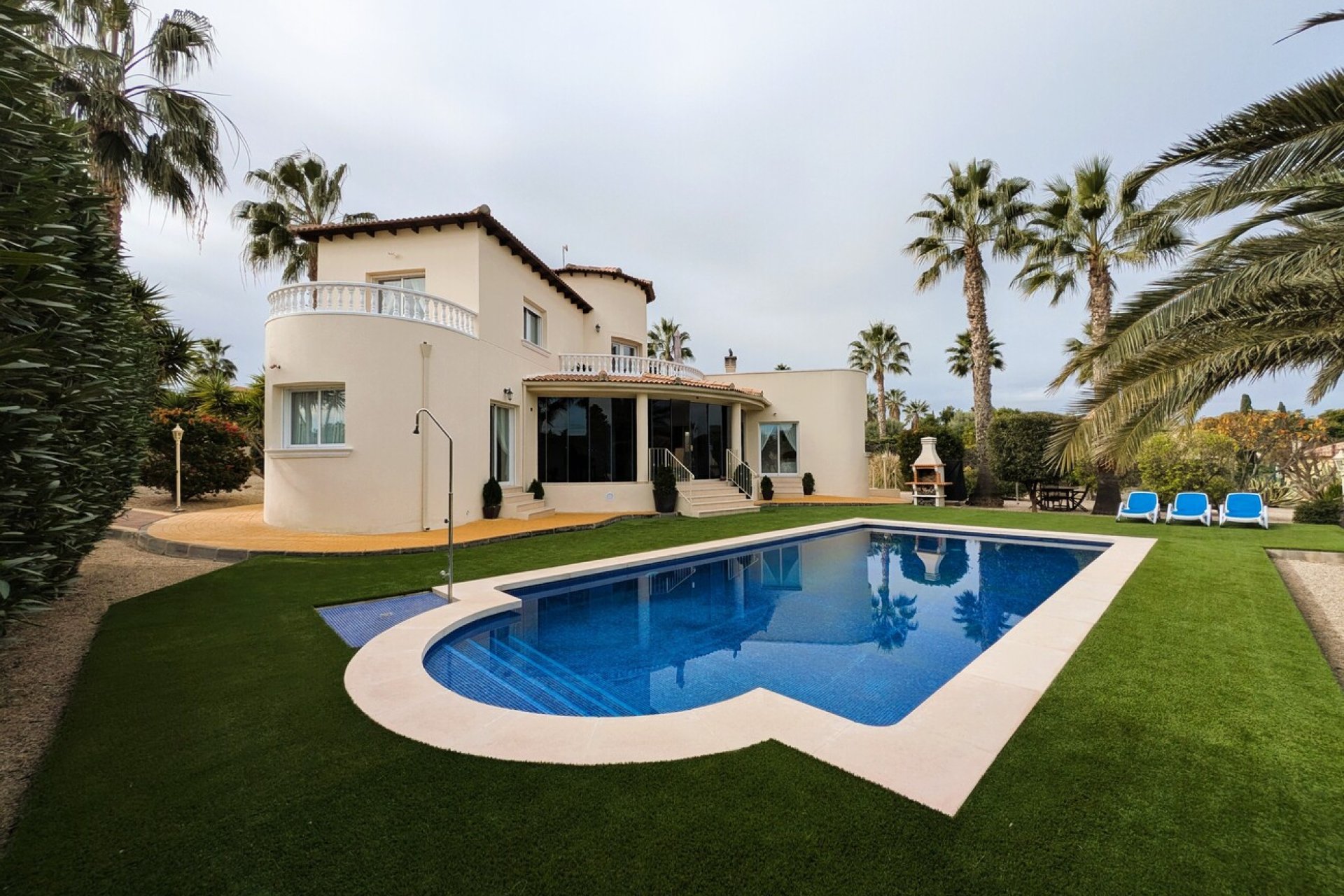 Resale - Villa -
Campos del Río