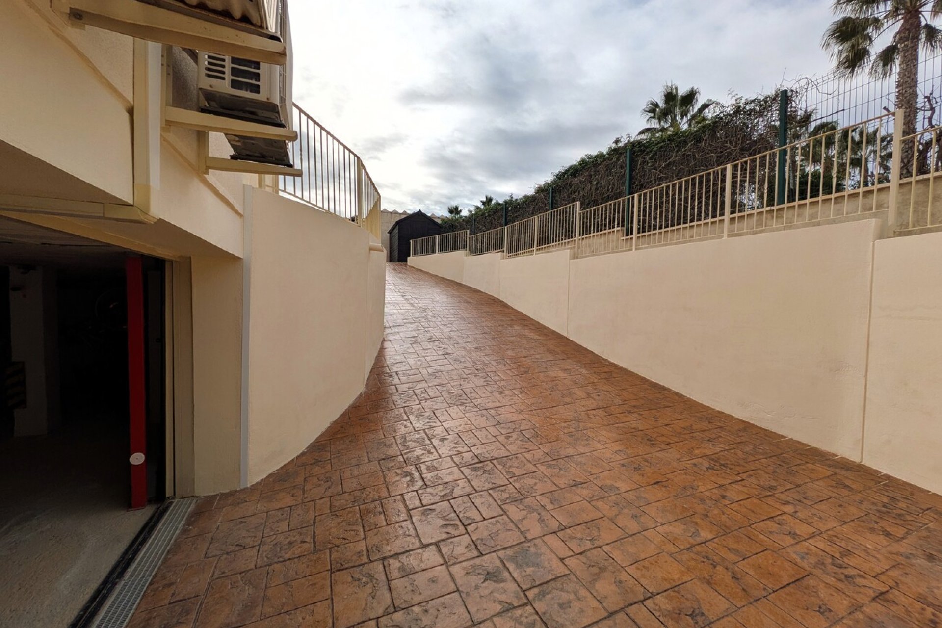 Resale - Villa -
Campos del Río