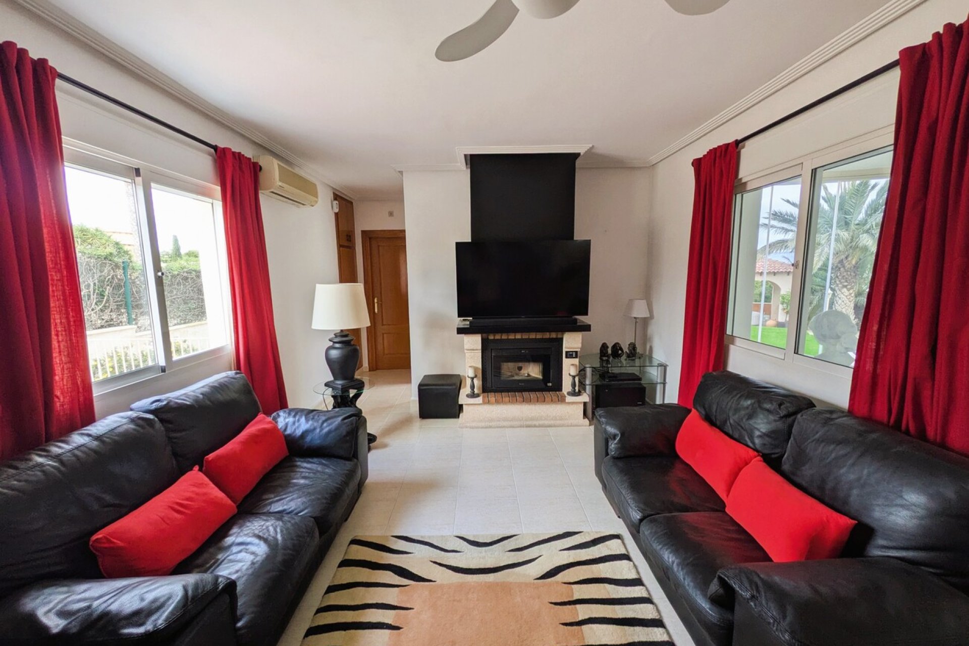 Resale - Villa -
Campos del Río