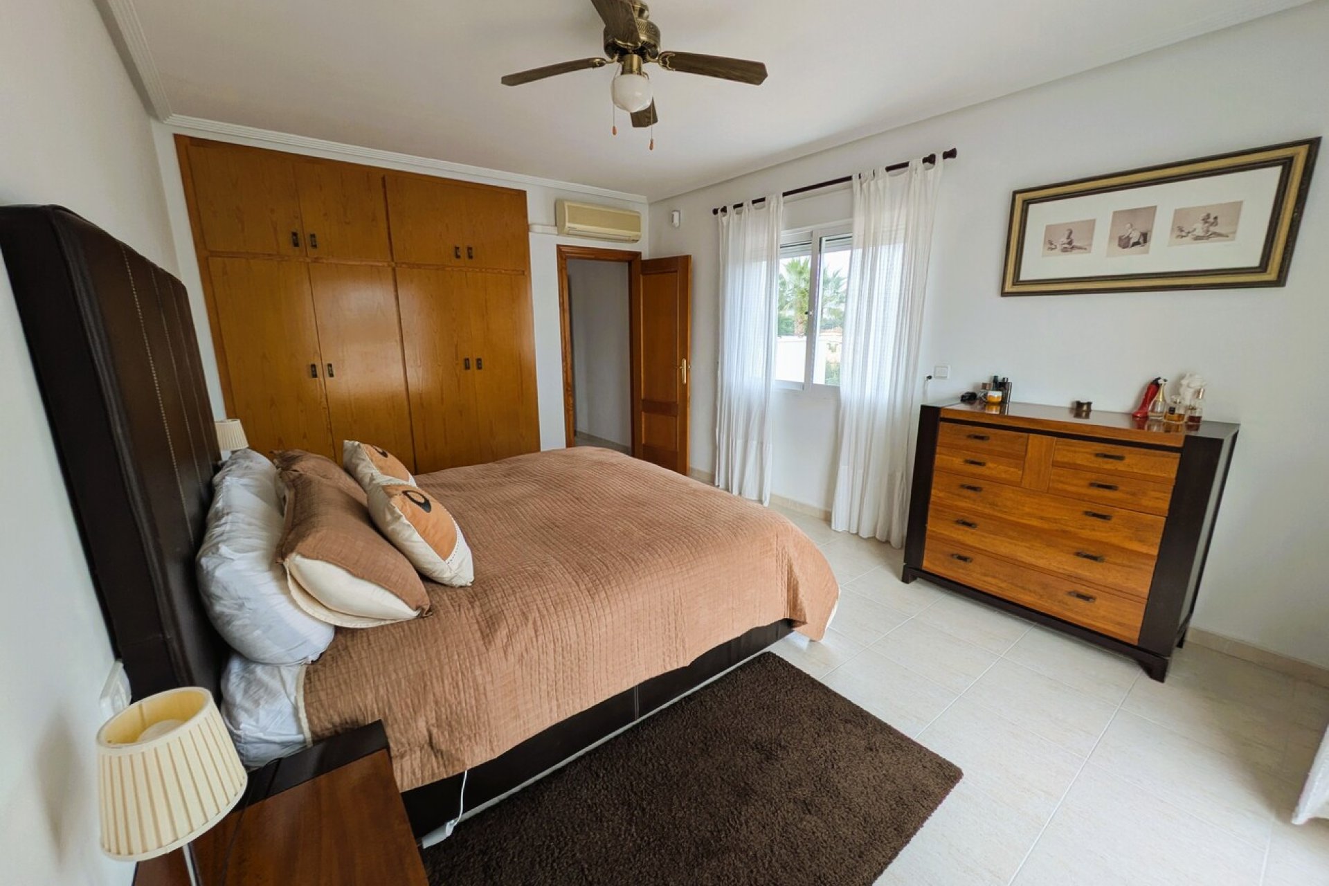 Resale - Villa -
Campos del Río