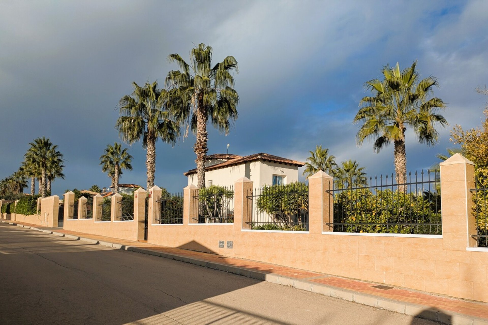 Resale - Villa -
Campos del Río