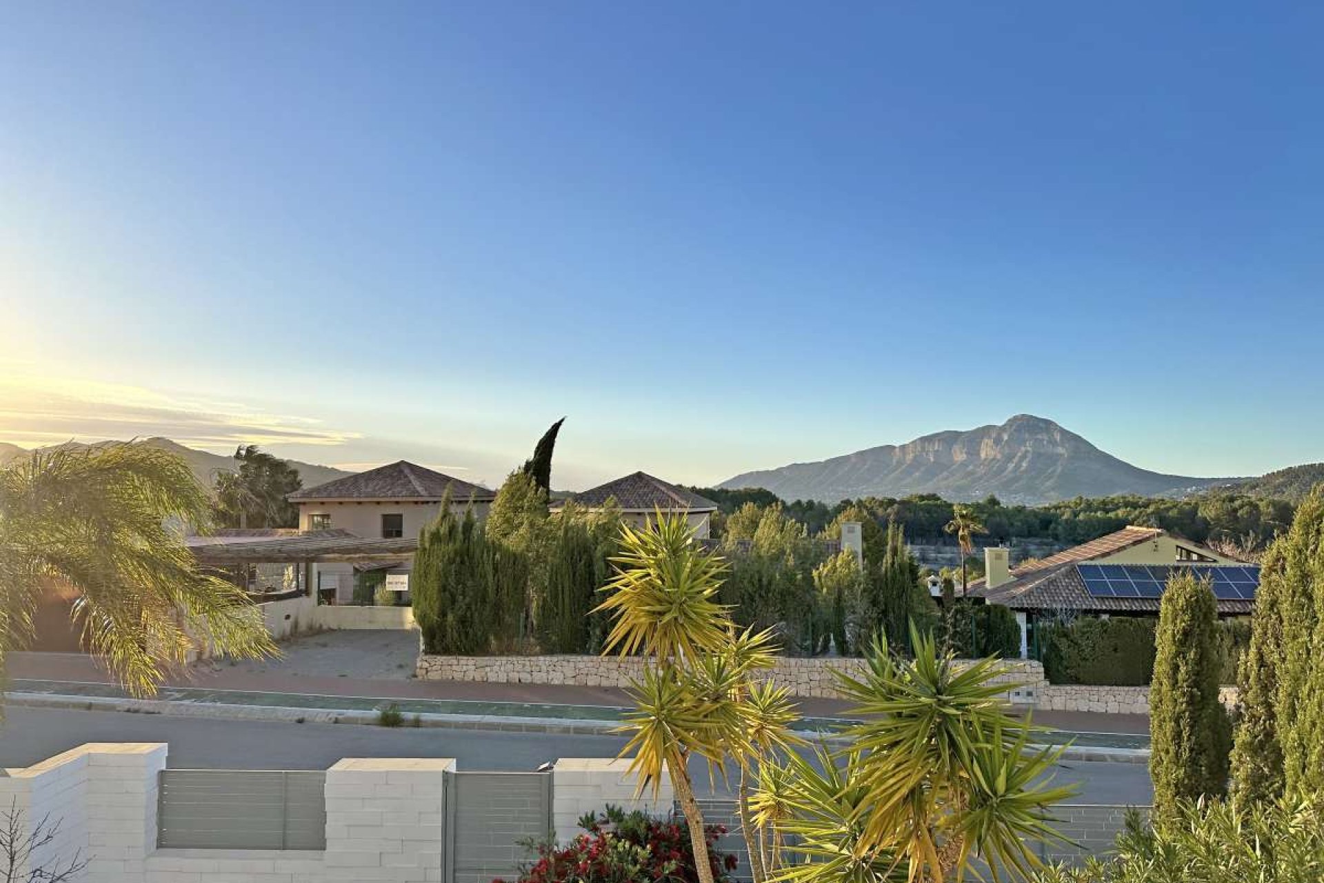 Resale - Villa -
Cansalades - Costa Blanca