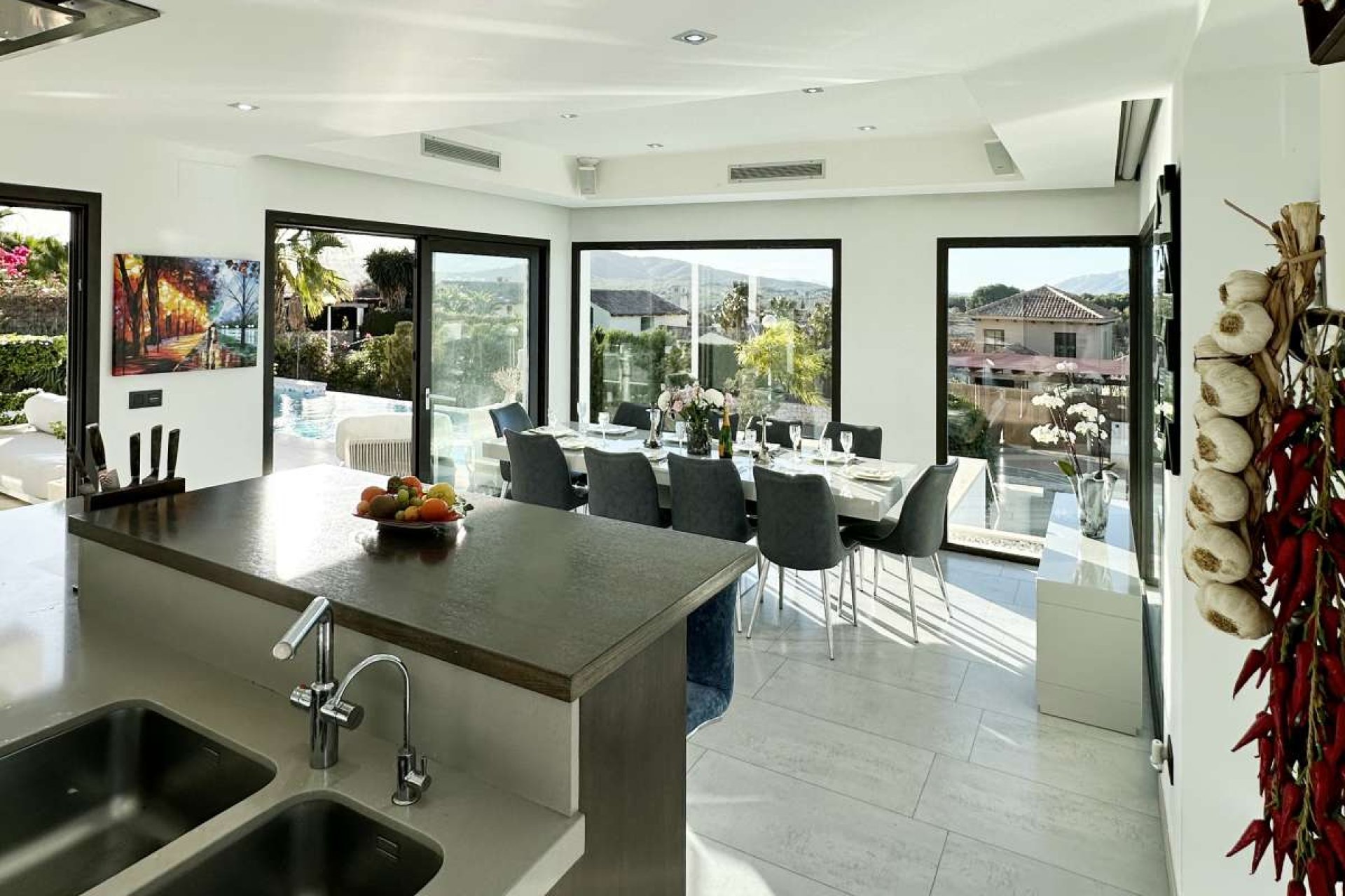 Resale - Villa -
Cansalades - Costa Blanca