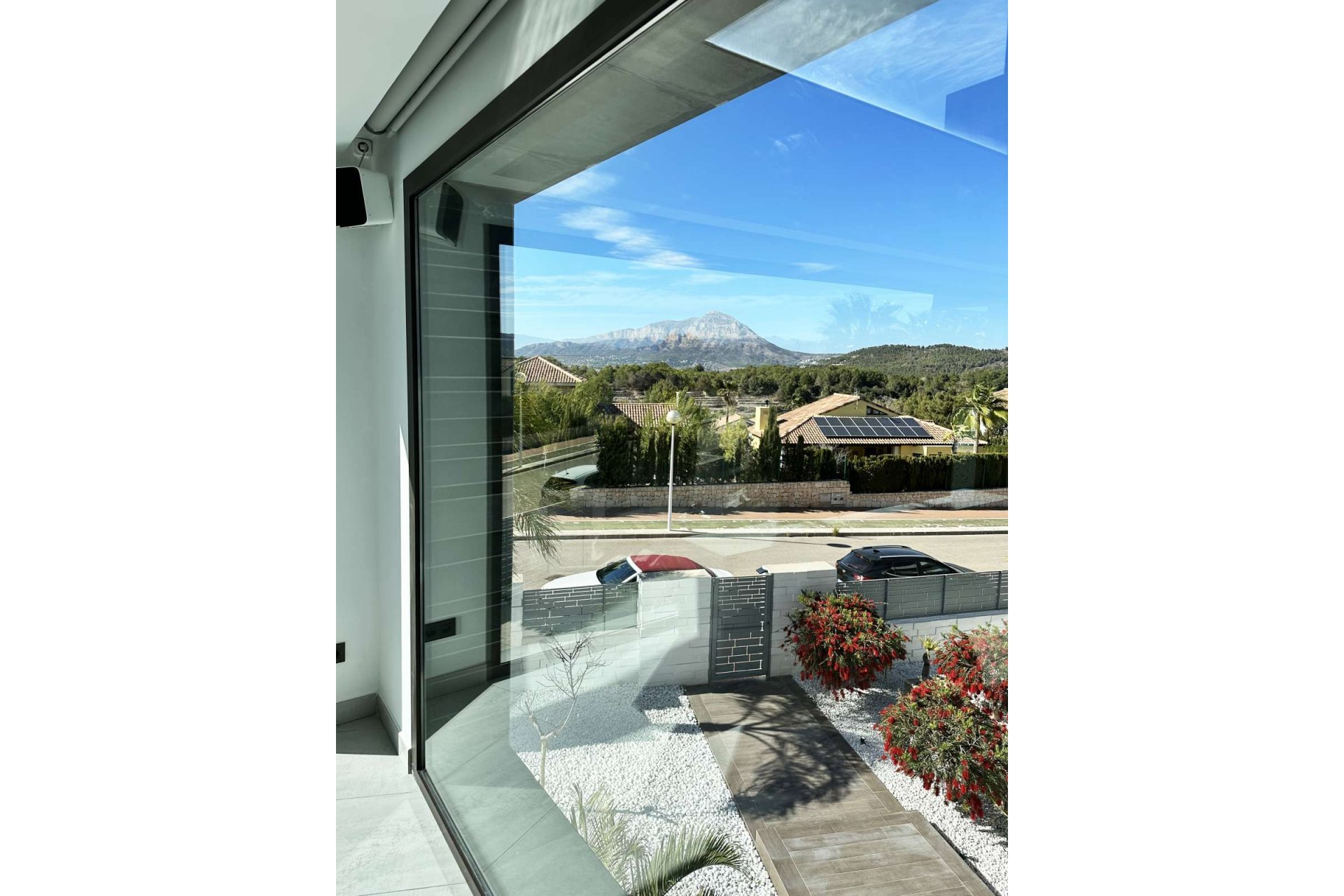 Resale - Villa -
Cansalades - Costa Blanca