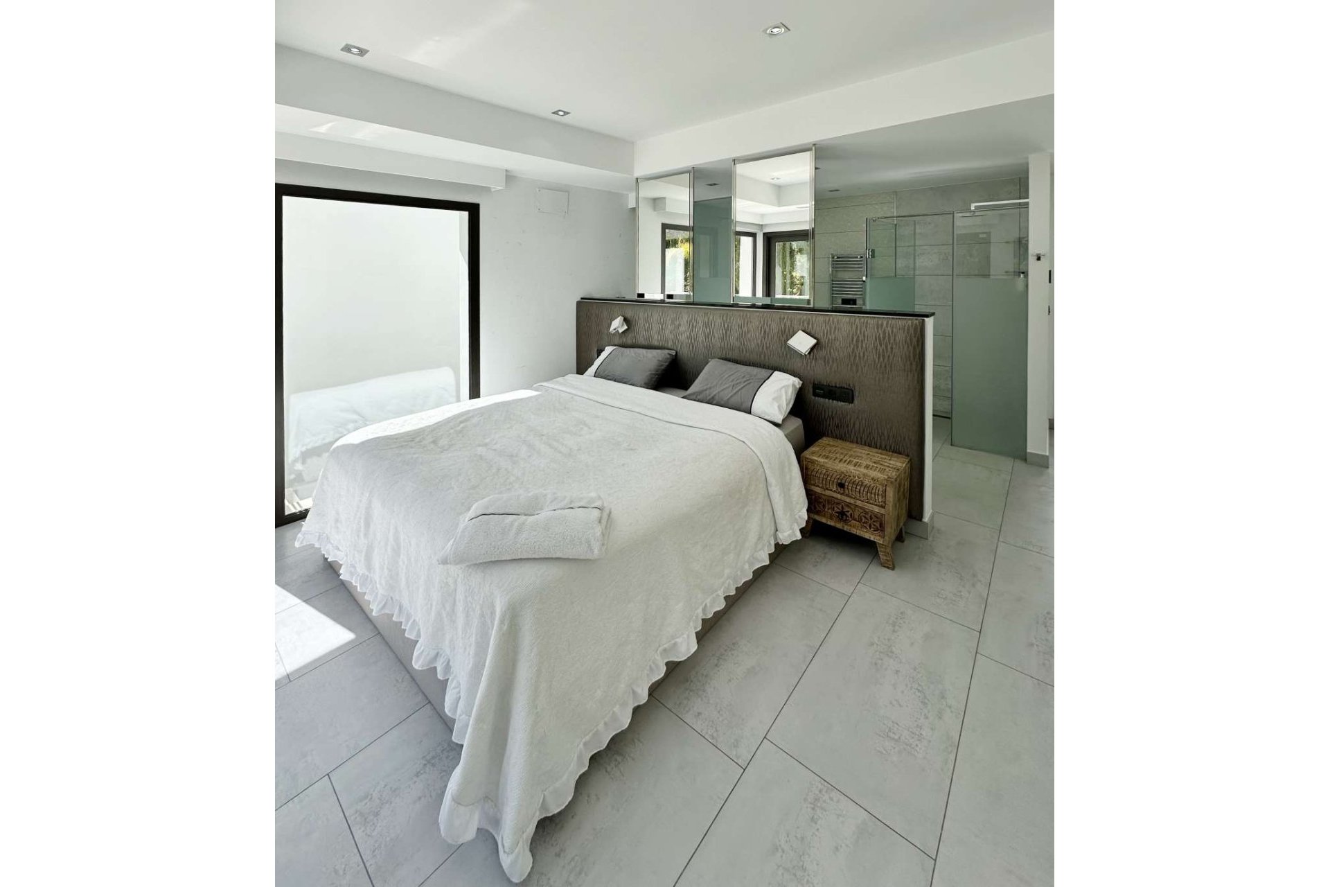Resale - Villa -
Cansalades - Costa Blanca