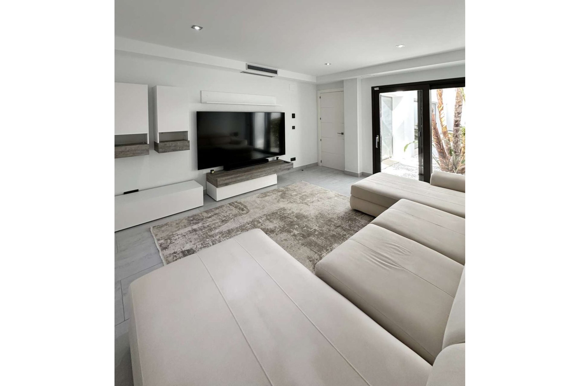 Resale - Villa -
Cansalades - Costa Blanca