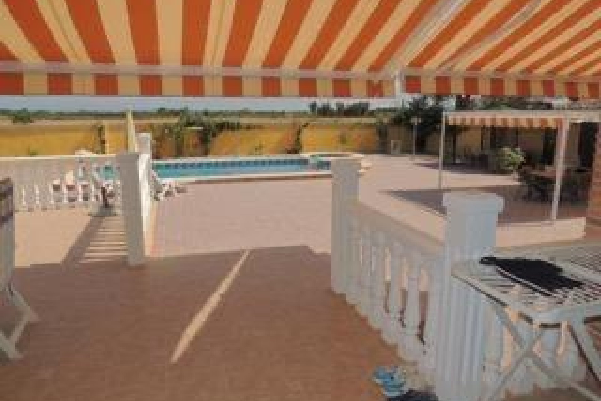 Resale - Villa -
Catral