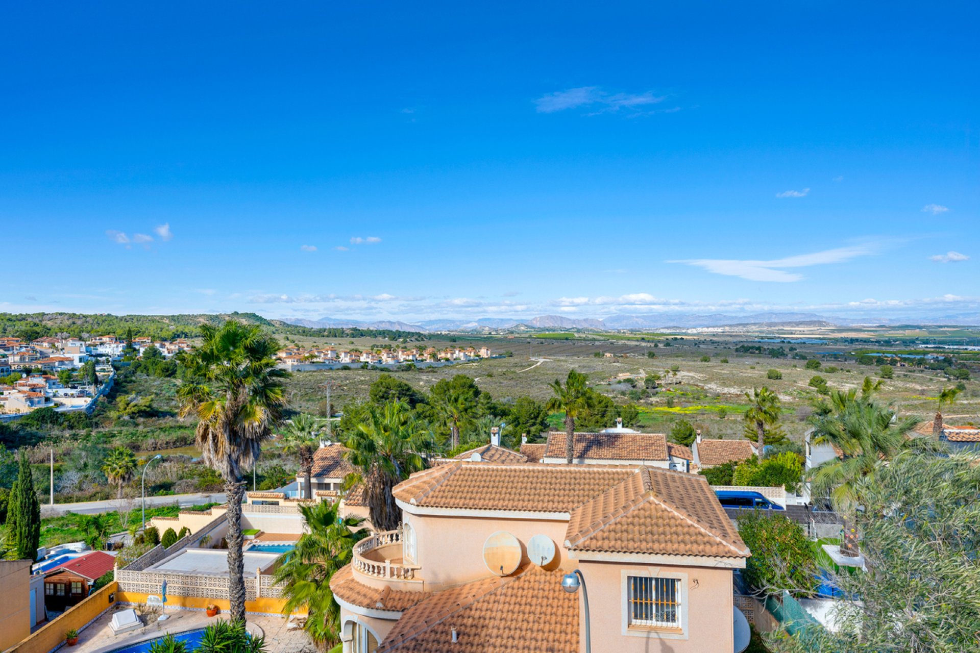 Resale - Villa -
Ciudad De Las Comunicaciones - Costa Blanca