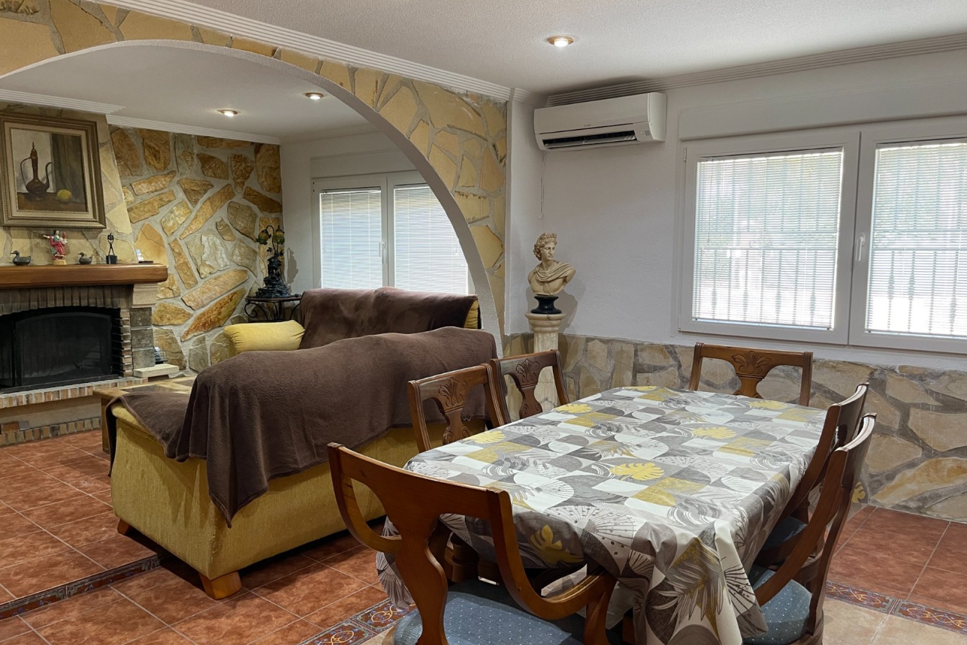 Resale - Villa -
Crevillent - Inland