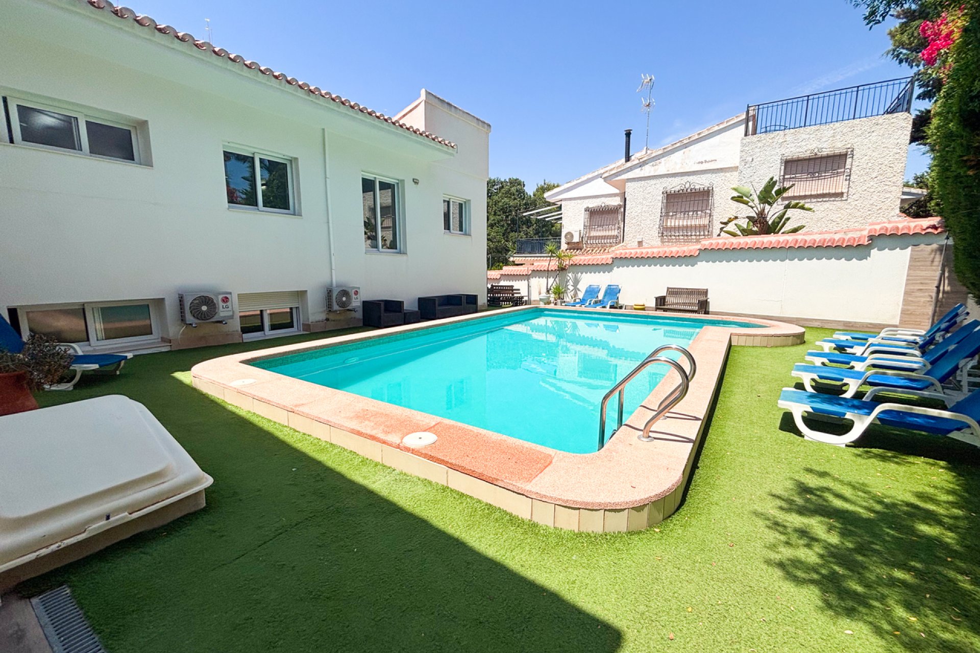 Resale - Villa -
Dehesa de Campoamor - Costa Blanca