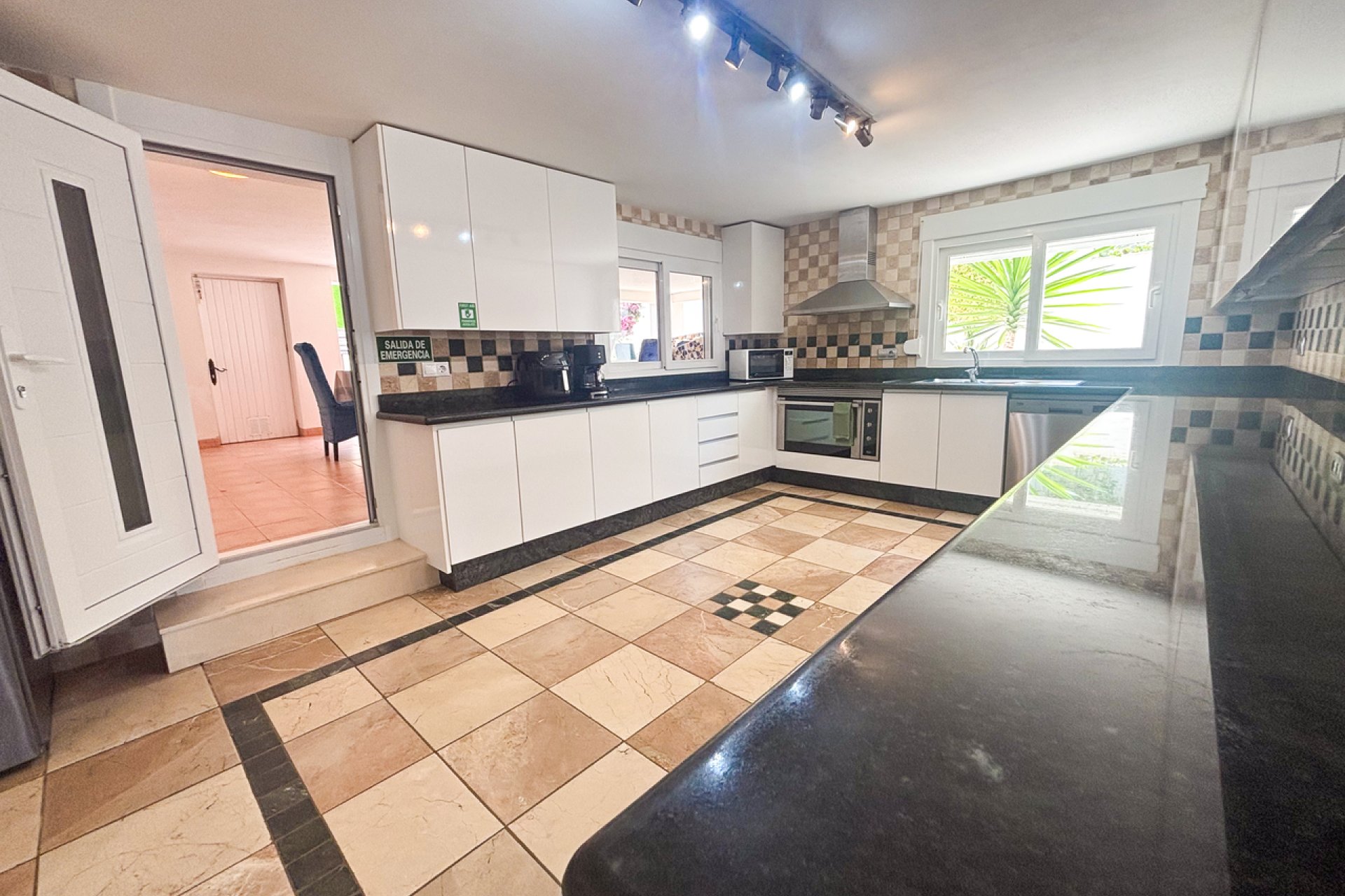 Resale - Villa -
Dehesa de Campoamor - Costa Blanca
