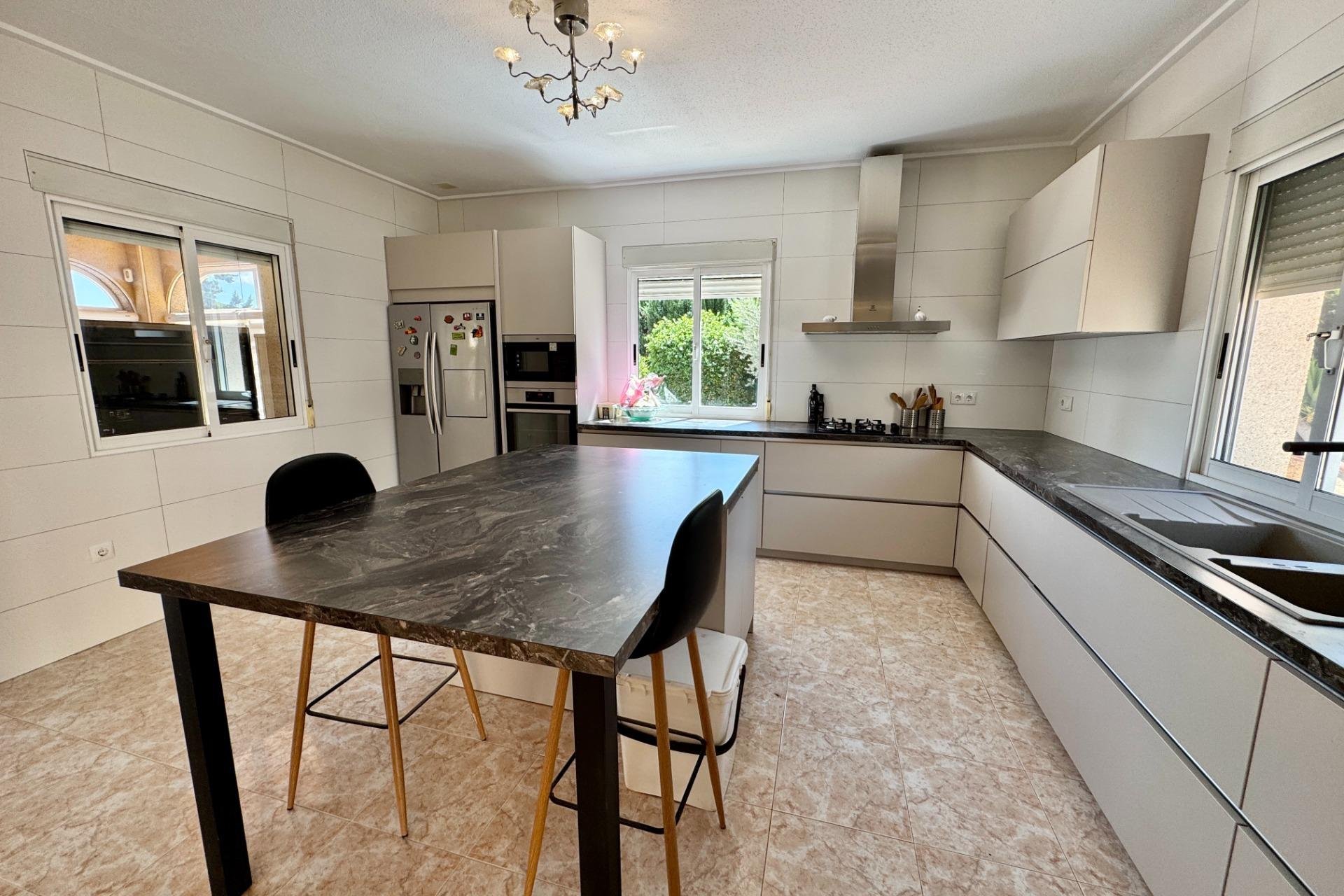 Resale - Villa -
Dolores - Cmno. Escorredor