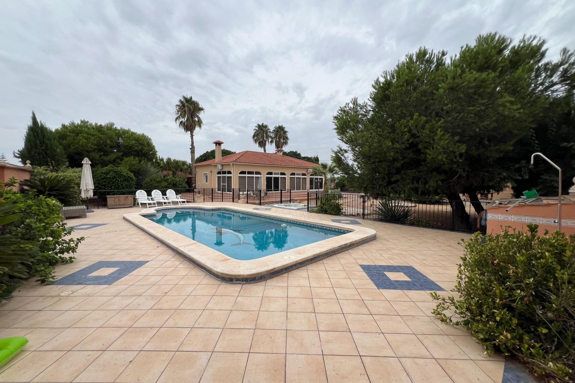 Resale - Villa -
Dolores - Cmno. Escorredor