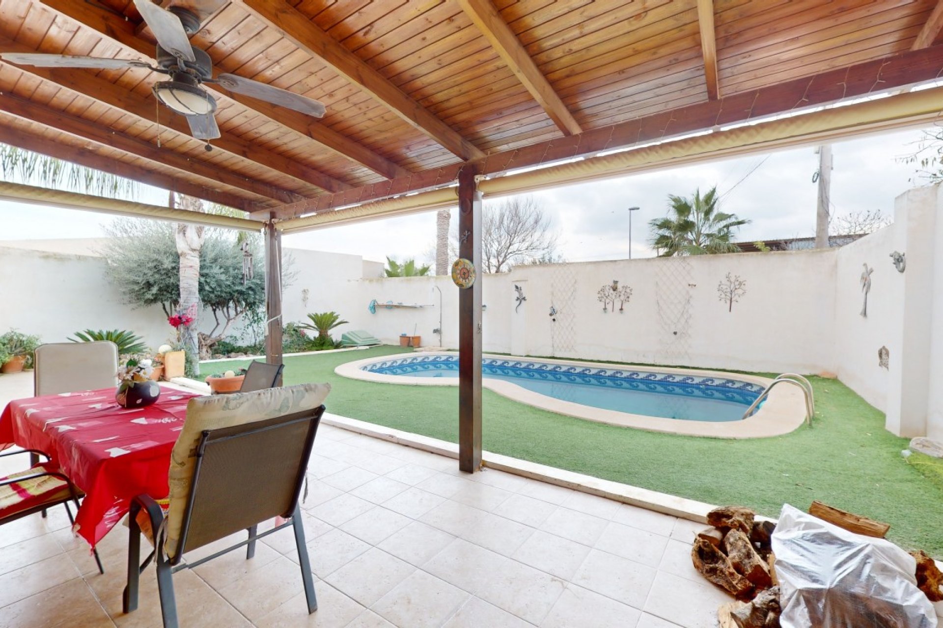 Resale - Villa -
Dolores de Pacheco - Inland