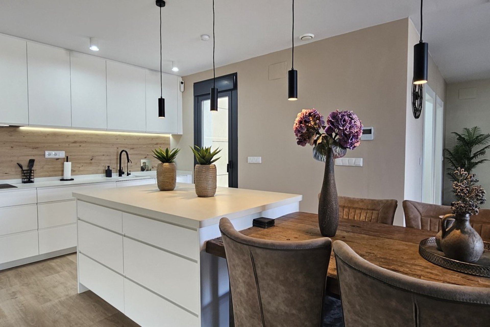 Resale - Villa -
Dolores - Sector 4