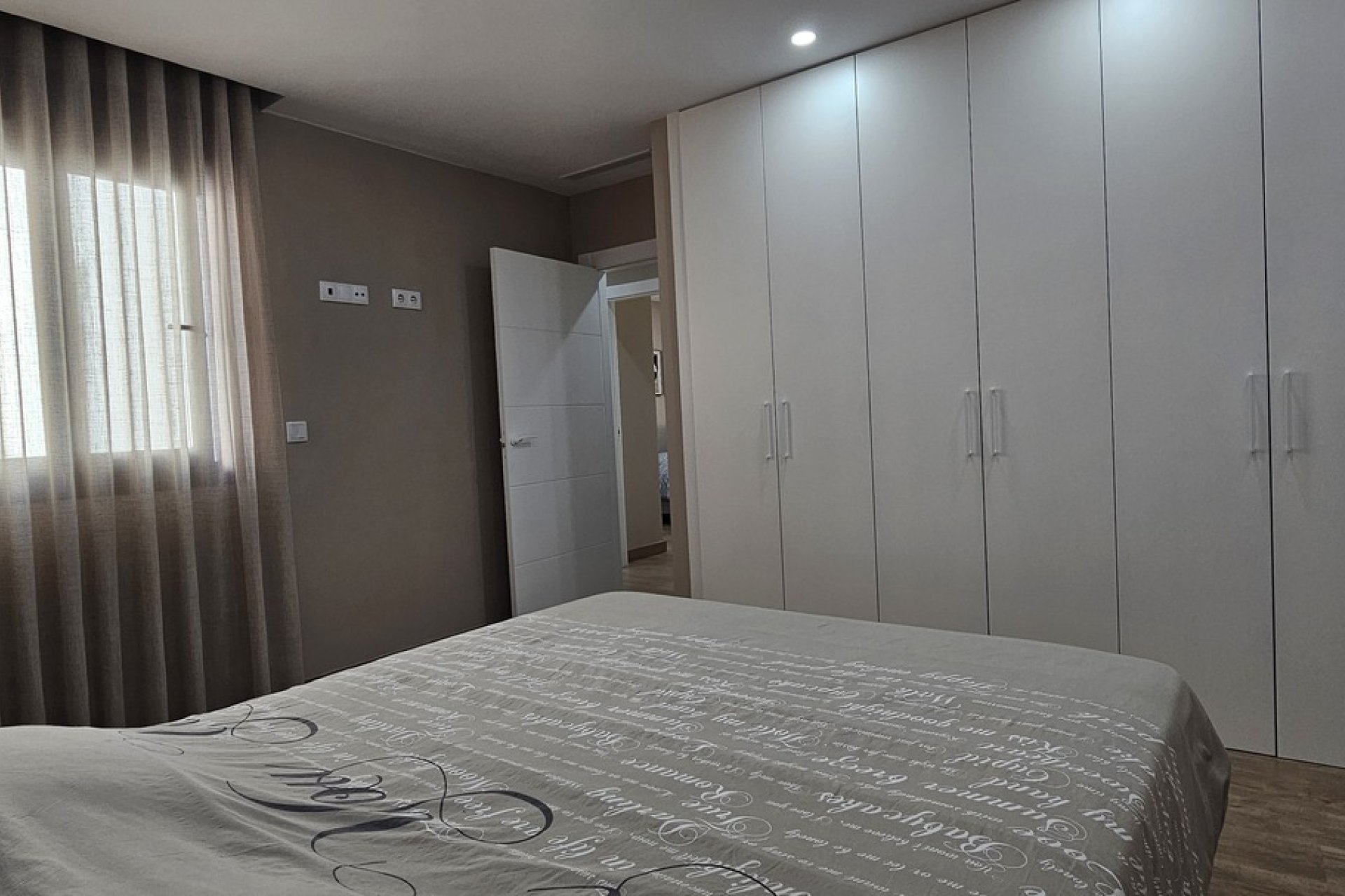 Resale - Villa -
Dolores - Sector 4