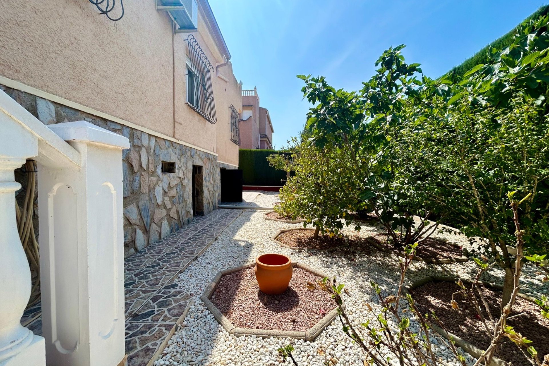 Resale - Villa -
El Chaparral - Inland