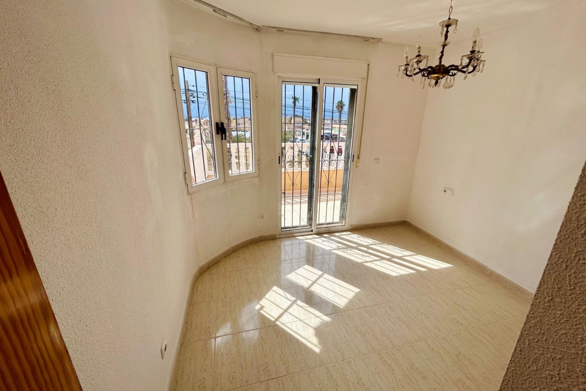 Resale - Villa -
El Chaparral - Inland