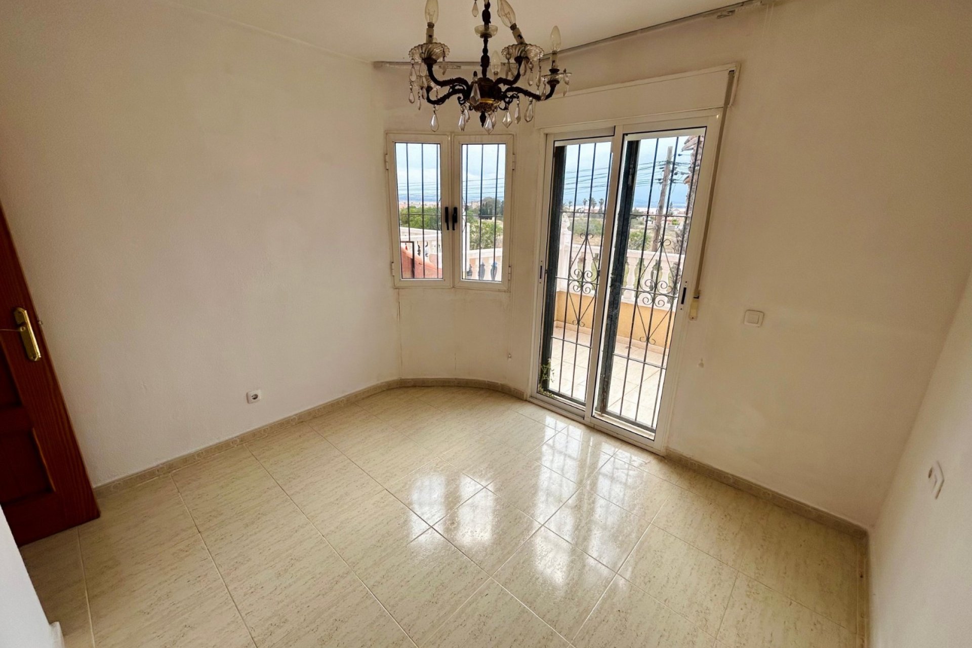 Resale - Villa -
El Chaparral - Inland