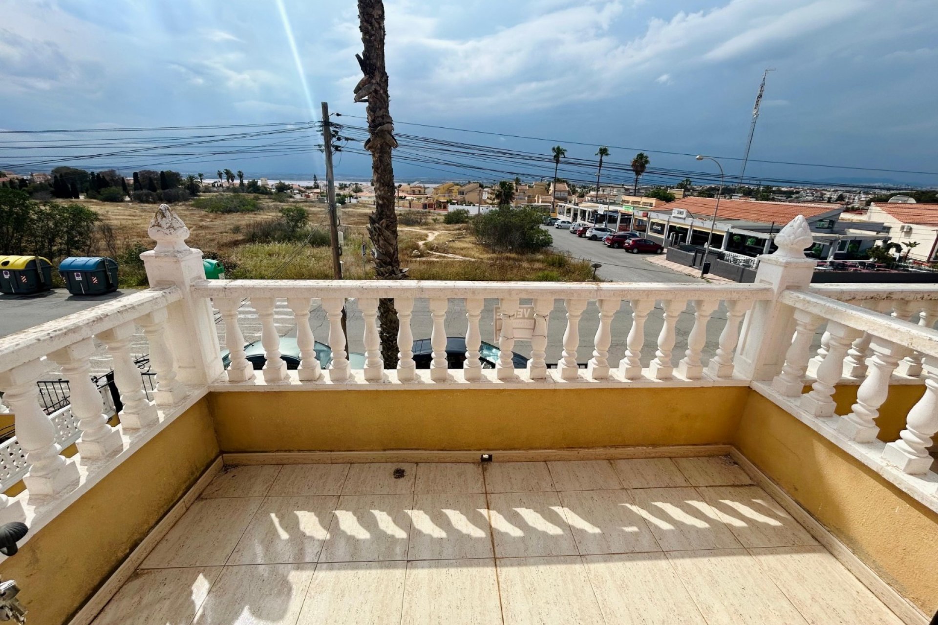Resale - Villa -
El Chaparral - Inland