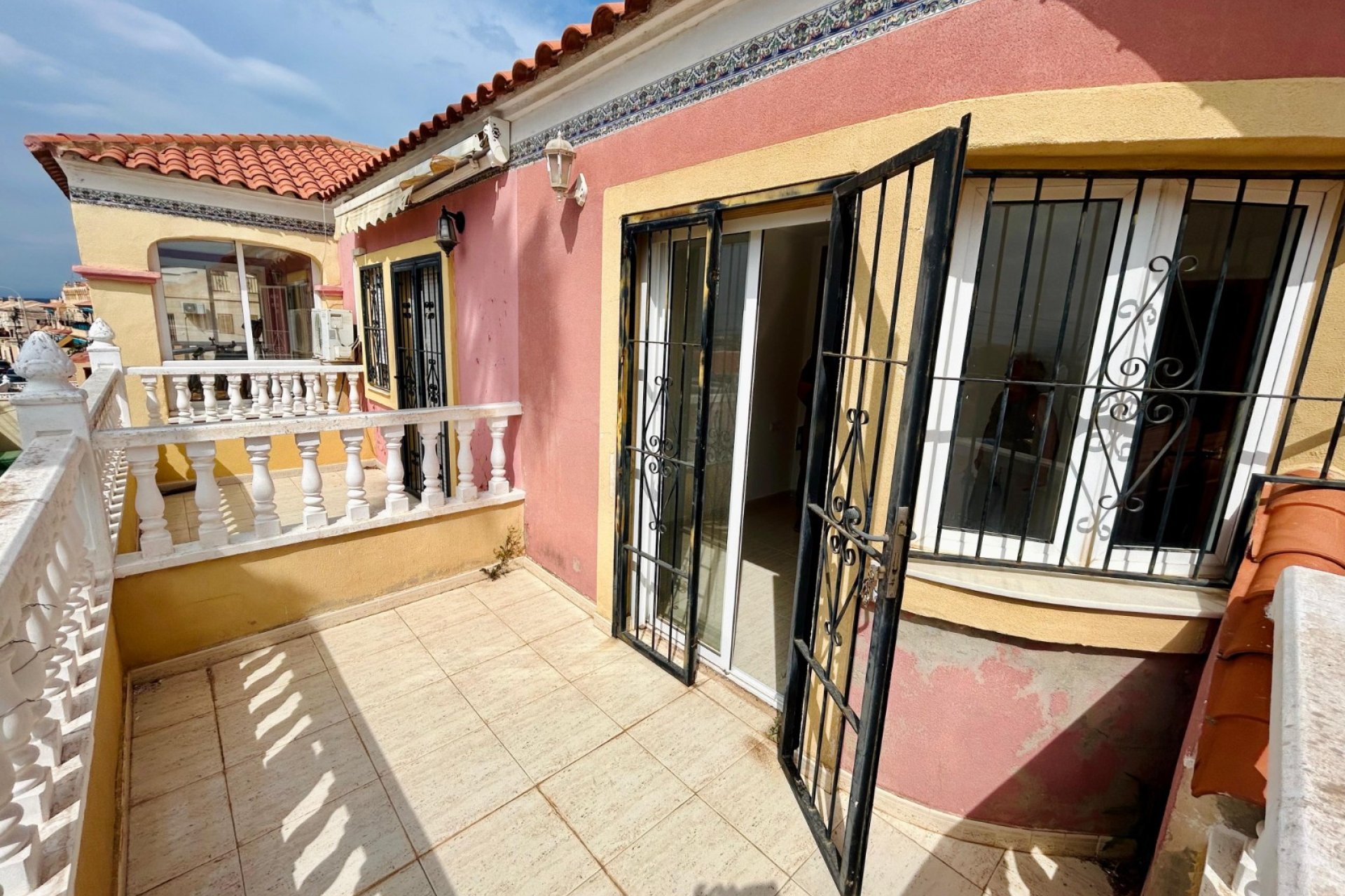 Resale - Villa -
El Chaparral - Inland