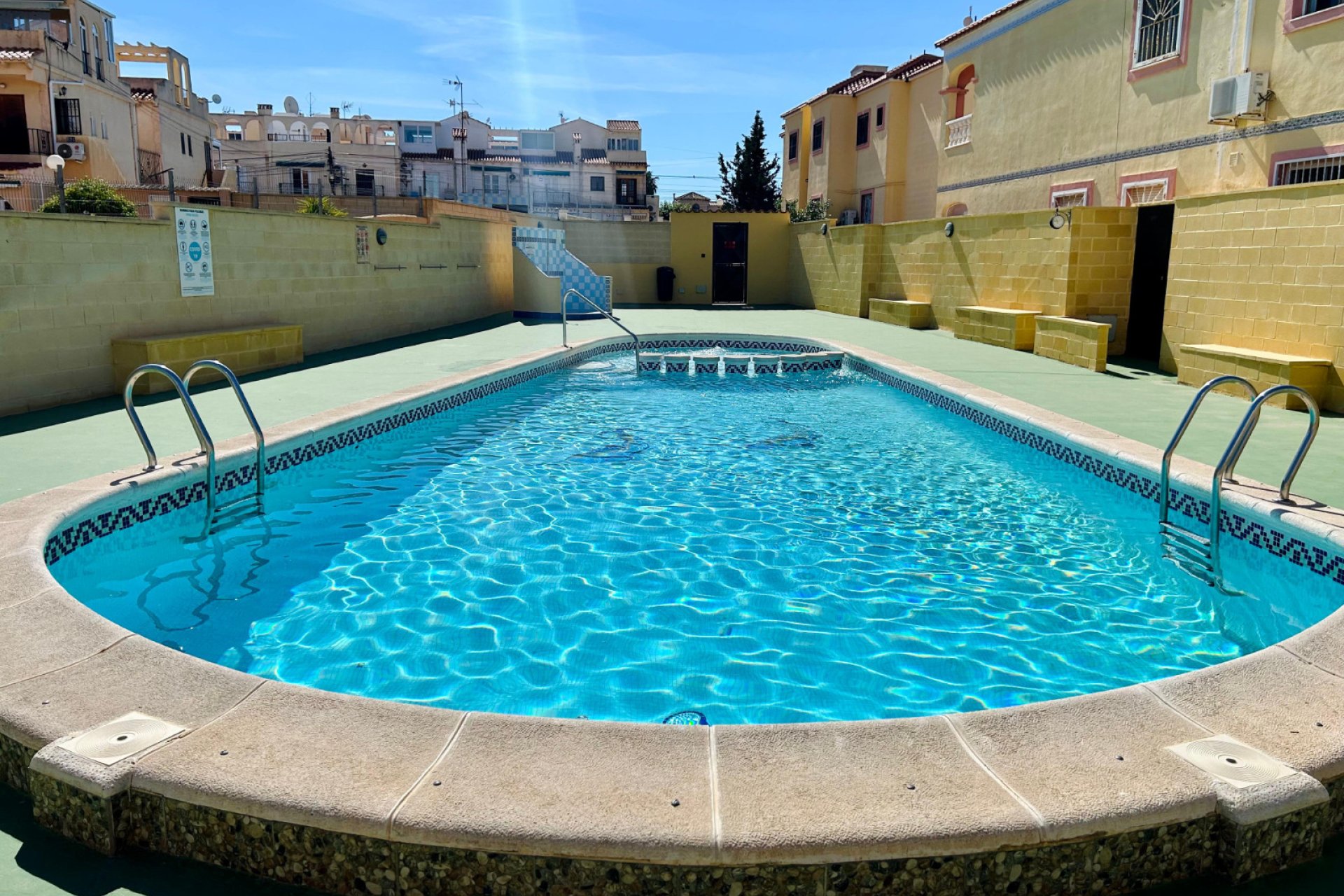 Resale - Villa -
El Chaparral - Inland