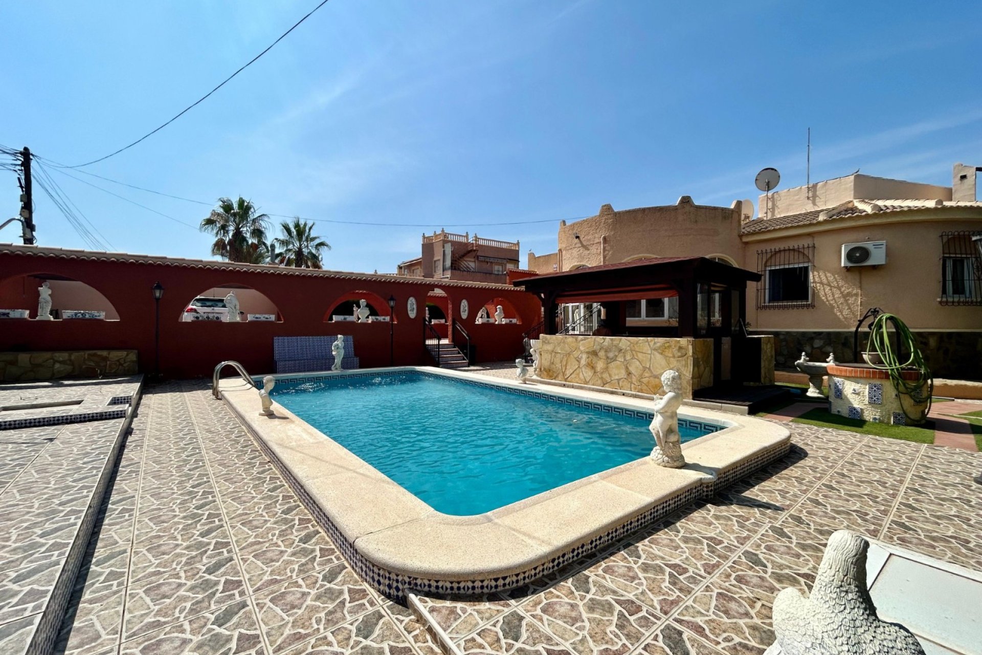 Resale - Villa -
El Chaparral - Inland