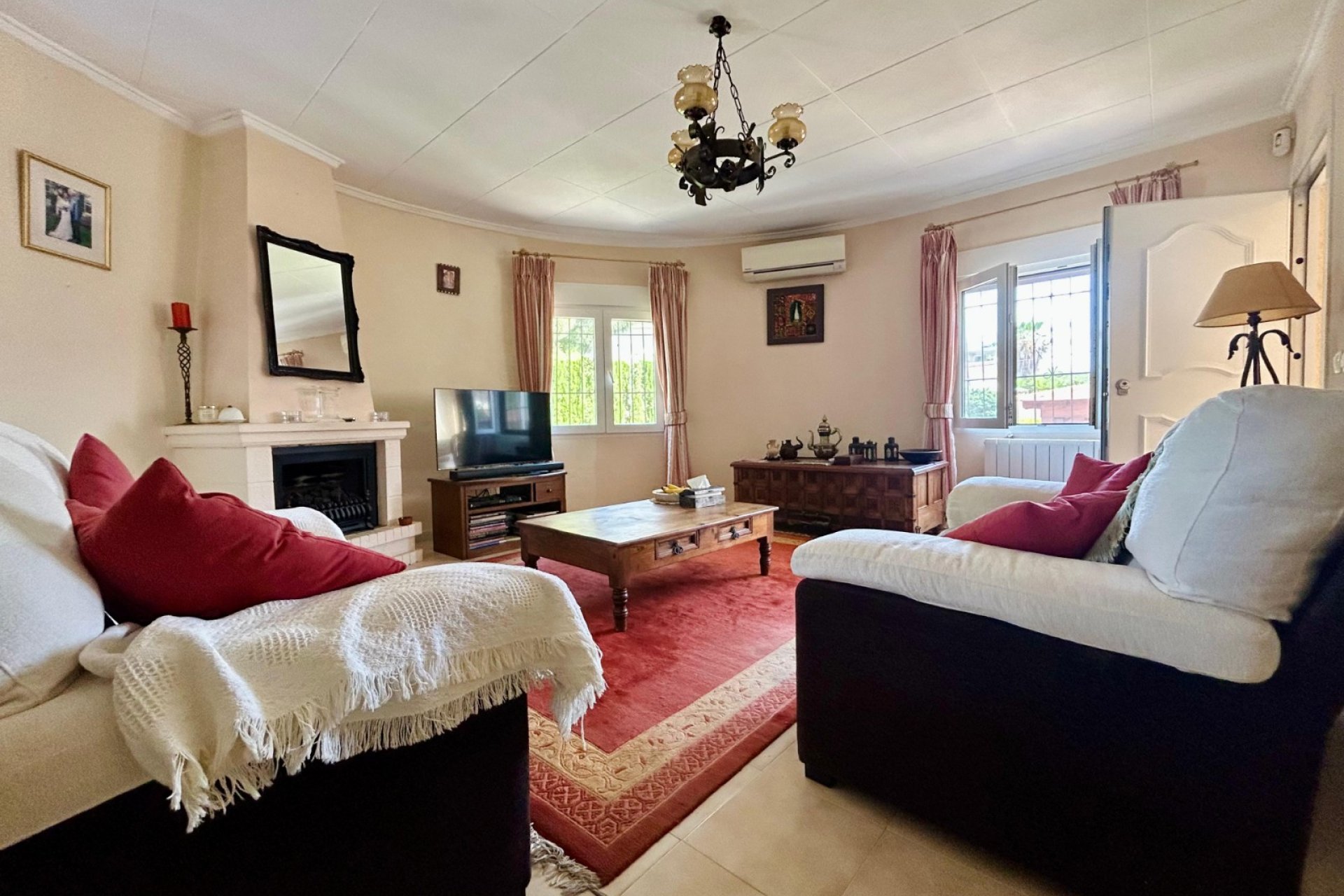 Resale - Villa -
El Chaparral - Inland