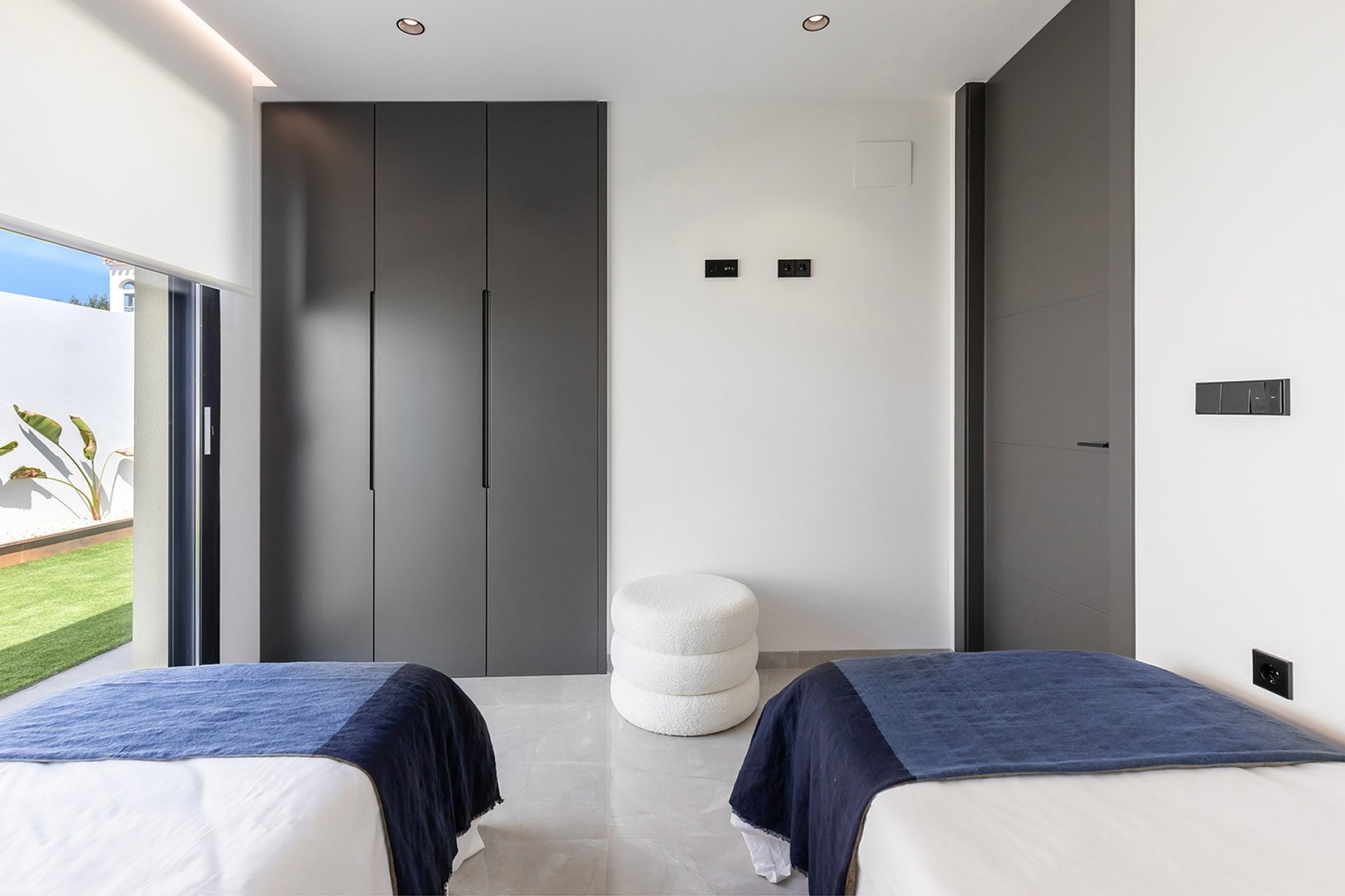 Resale - Villa -
El Chaparral - Inland