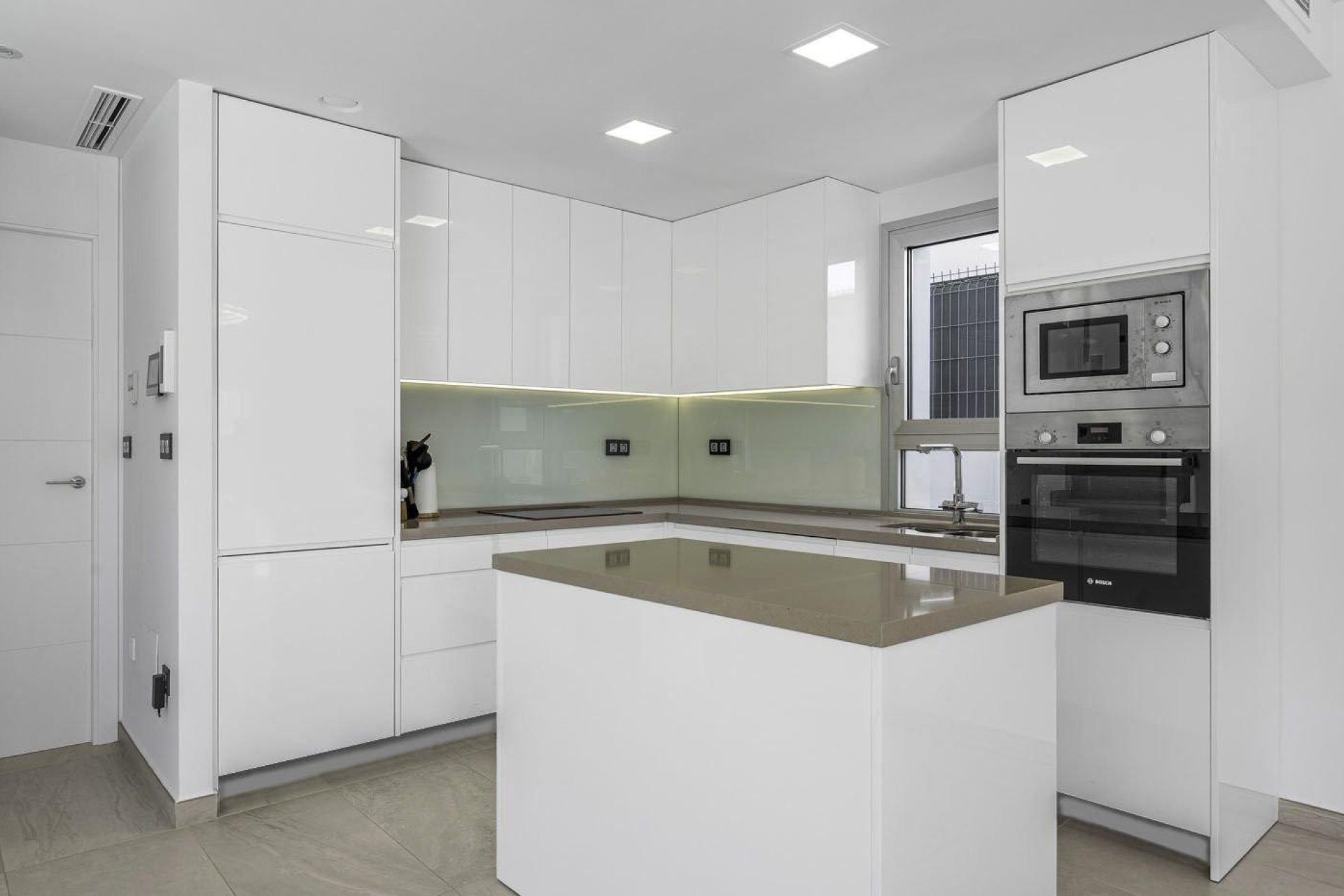 Resale - Villa -
Guardamar del Segura - El Raso
