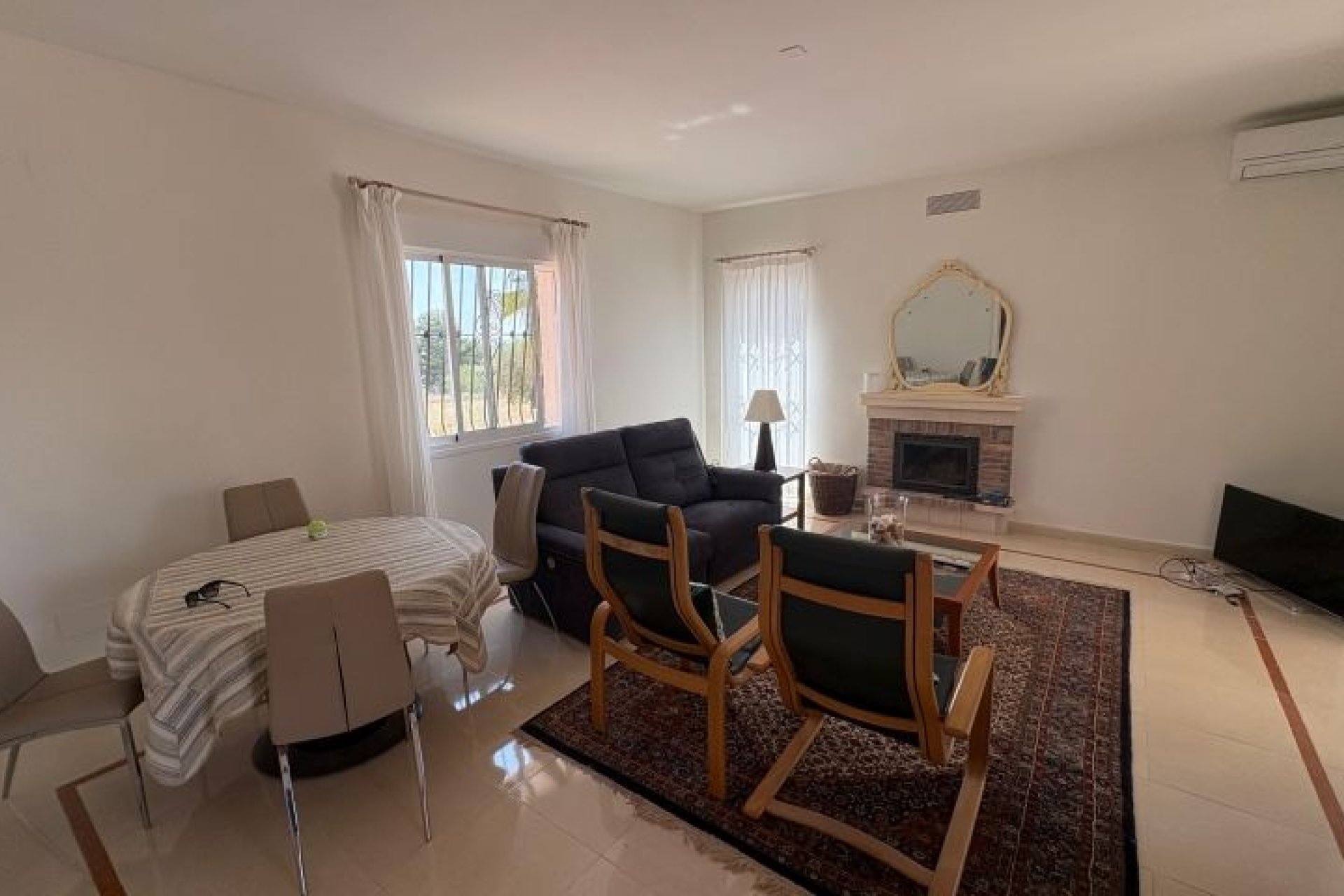 Resale - Villa -
Hondón de las Nieves - Inland