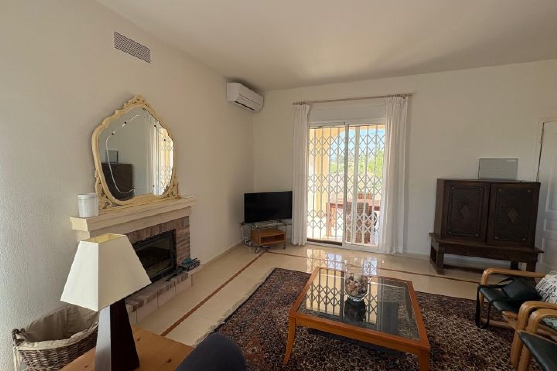 Resale - Villa -
Hondón de las Nieves - Inland